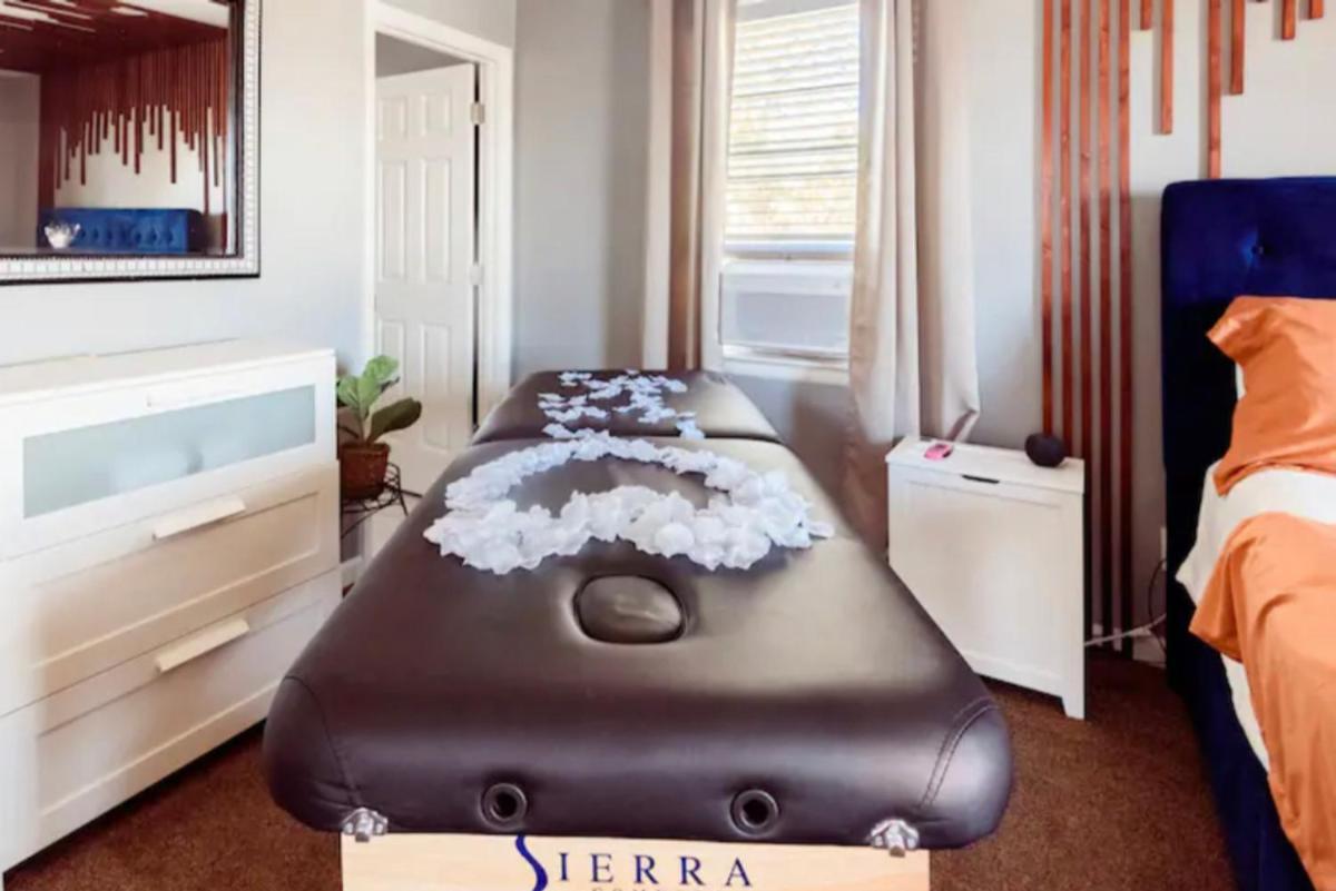 Birmingham Vacations - Chic Luxe Amenities w/Garage  Electric Charging - Property Image 3