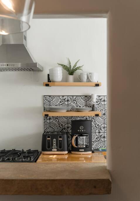 Hotel Casa Blanca Suite B2 - New, Private, Cozy! - Image 1