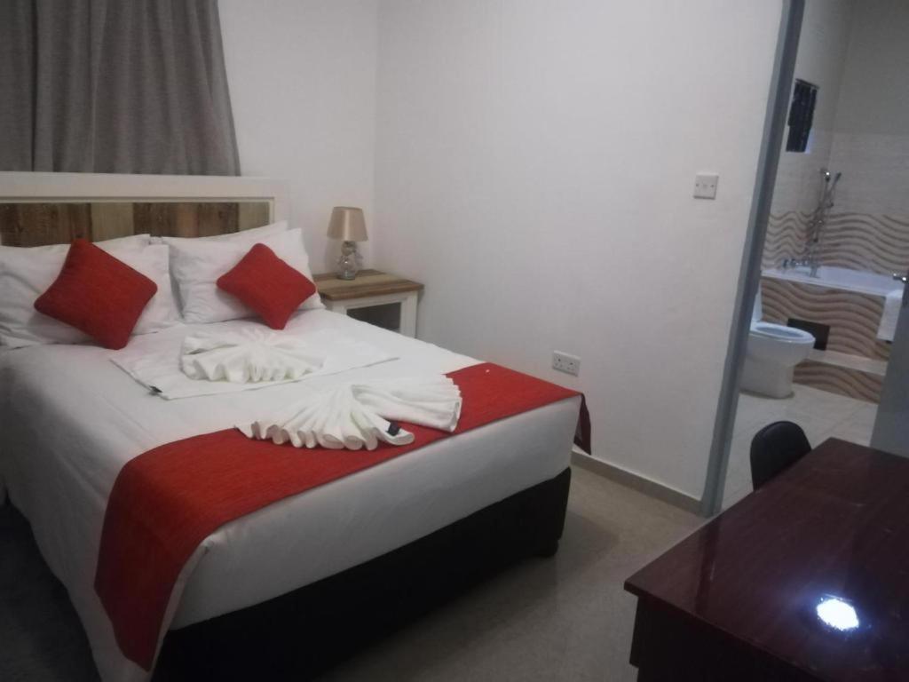 Girlie's bed and breakfast