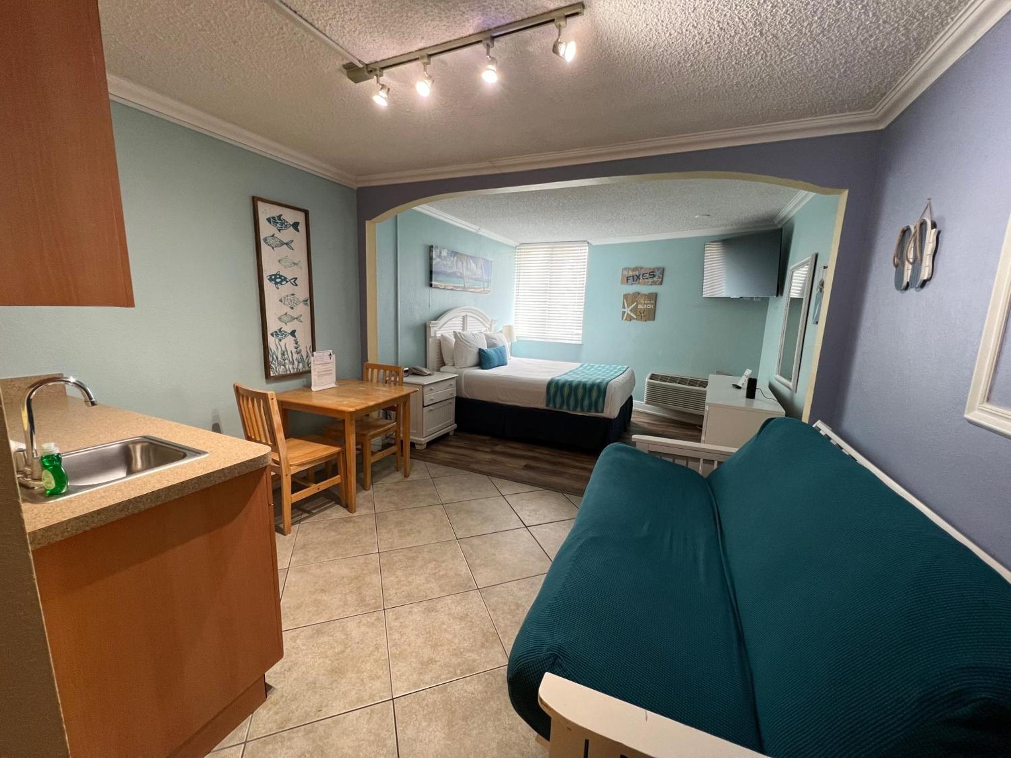 Pelican Pointe Clearwater Beach Hotel