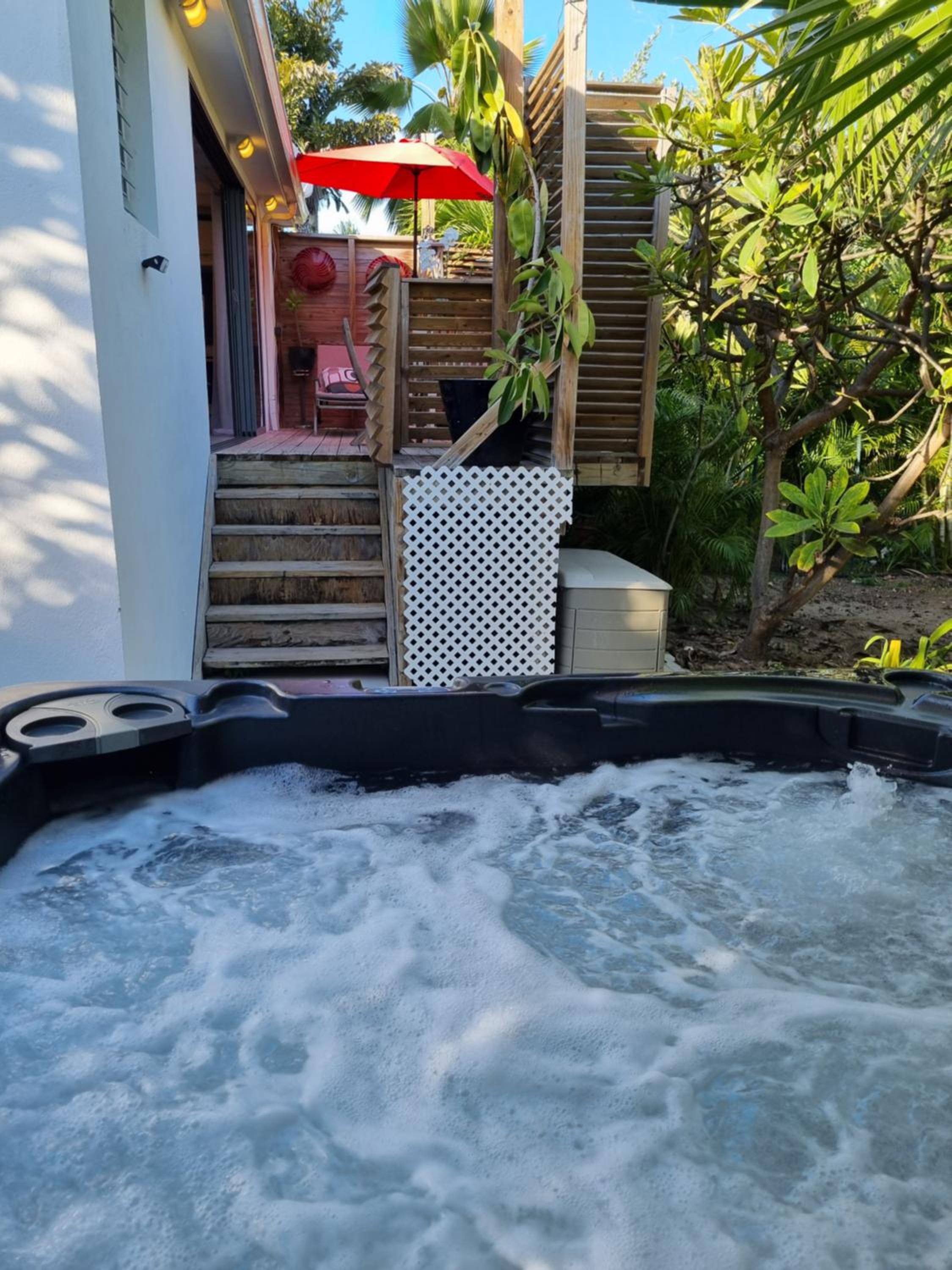 Appartement au coeur d'Orient Bay avec terrasse jardin Jacuzzi et citerne view 5
