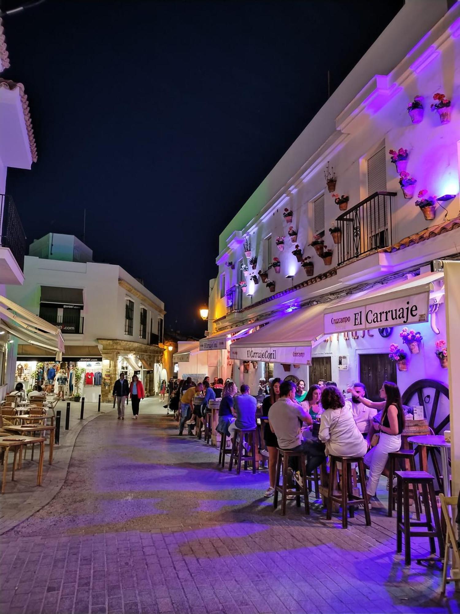Cozy Apart En Conil City Center 1 mns walking to the Beach by C`Dreams -SOLO FAMILIAS- view 3
