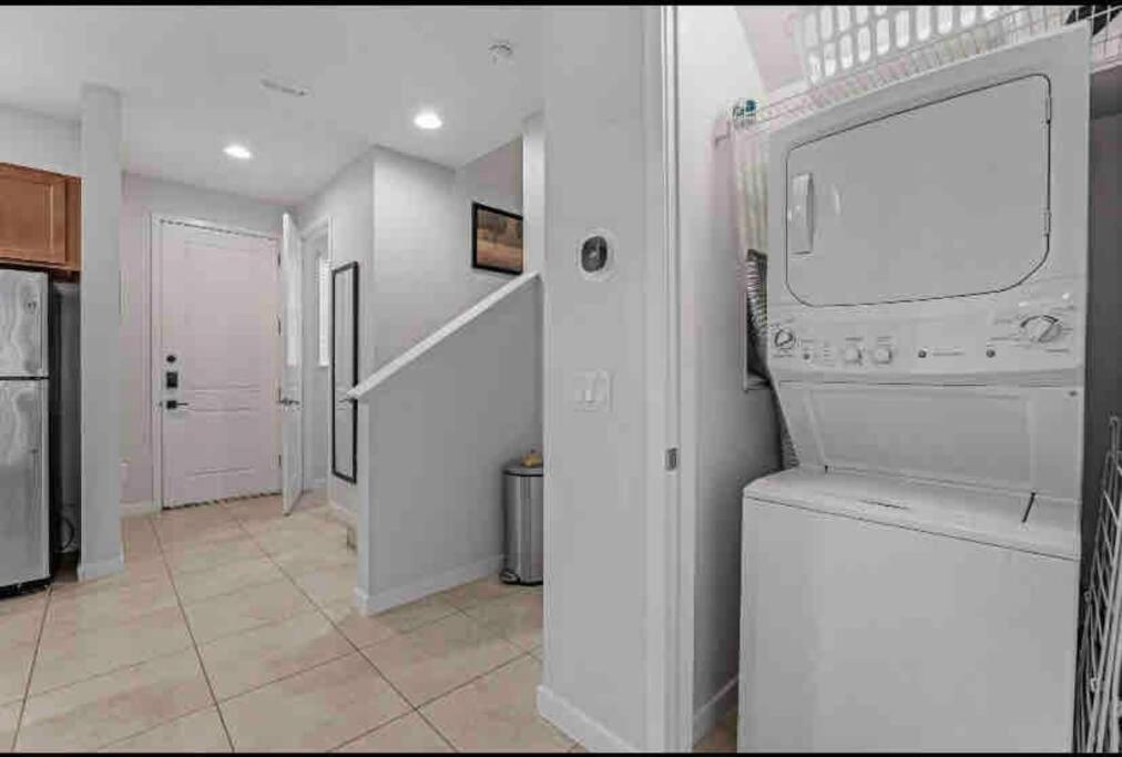 AMAZING vacation house .Mins to Disney Regal oasks