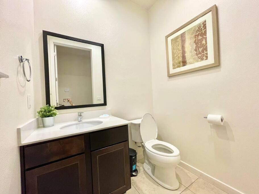 AMAZING vacation house .Mins to Disney Regal oasks