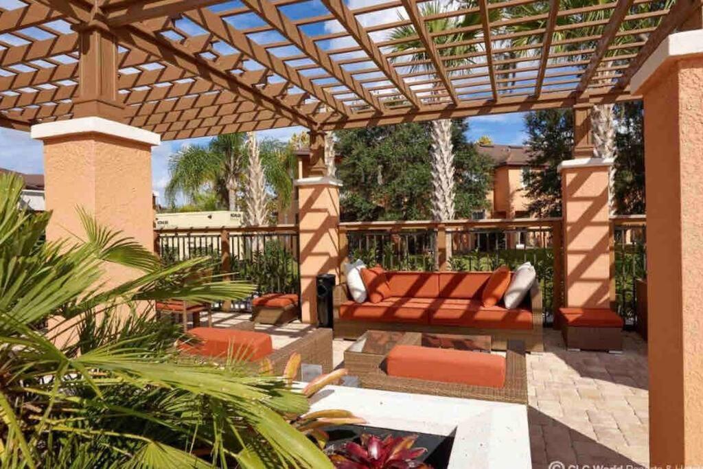 AMAZING vacation house .Mins to Disney Regal oasks
