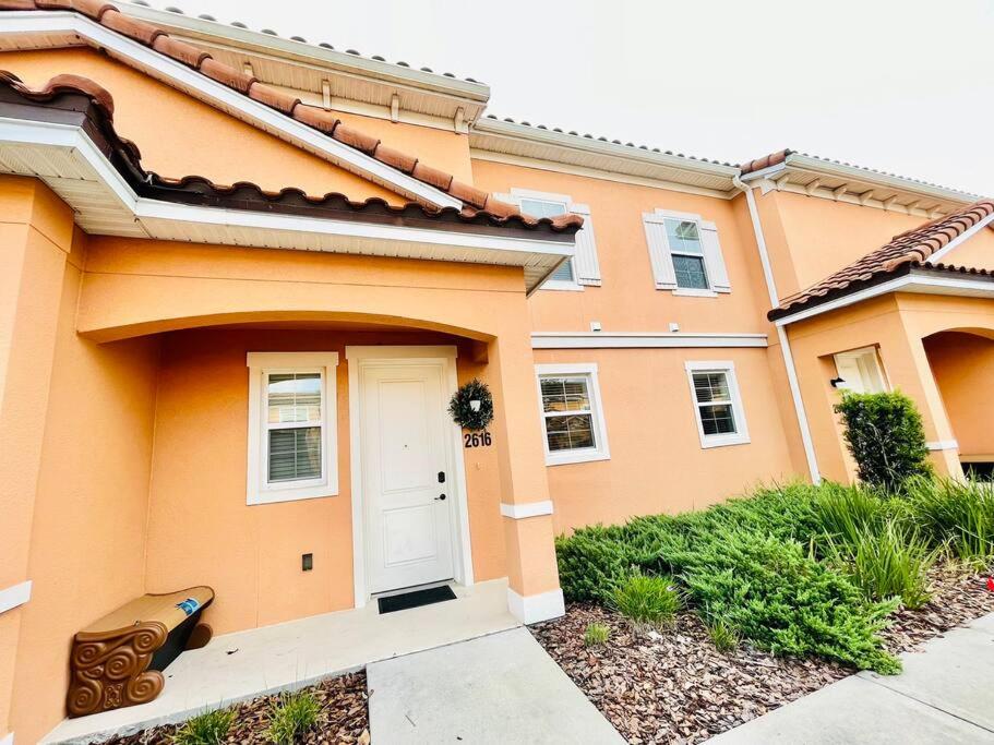 AMAZING vacation house .Mins to Disney Regal oasks