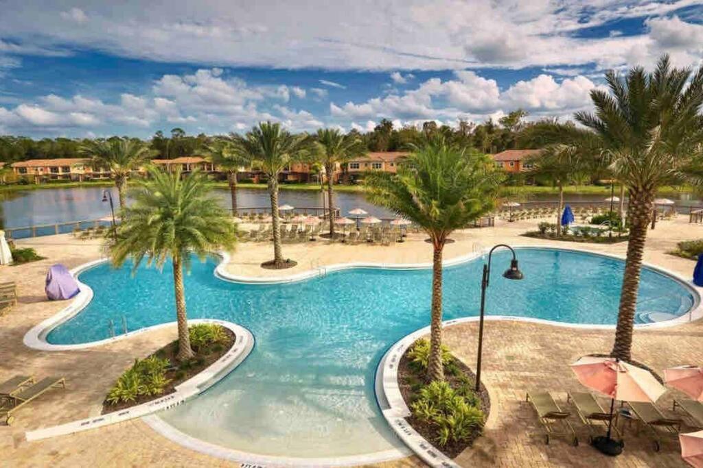 AMAZING vacation house .Mins to Disney Regal oasks