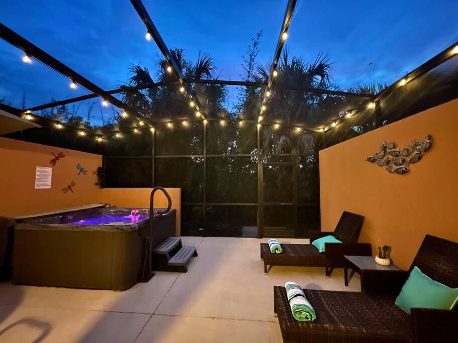 AMAZING vacation house .Mins to Disney Regal oasks