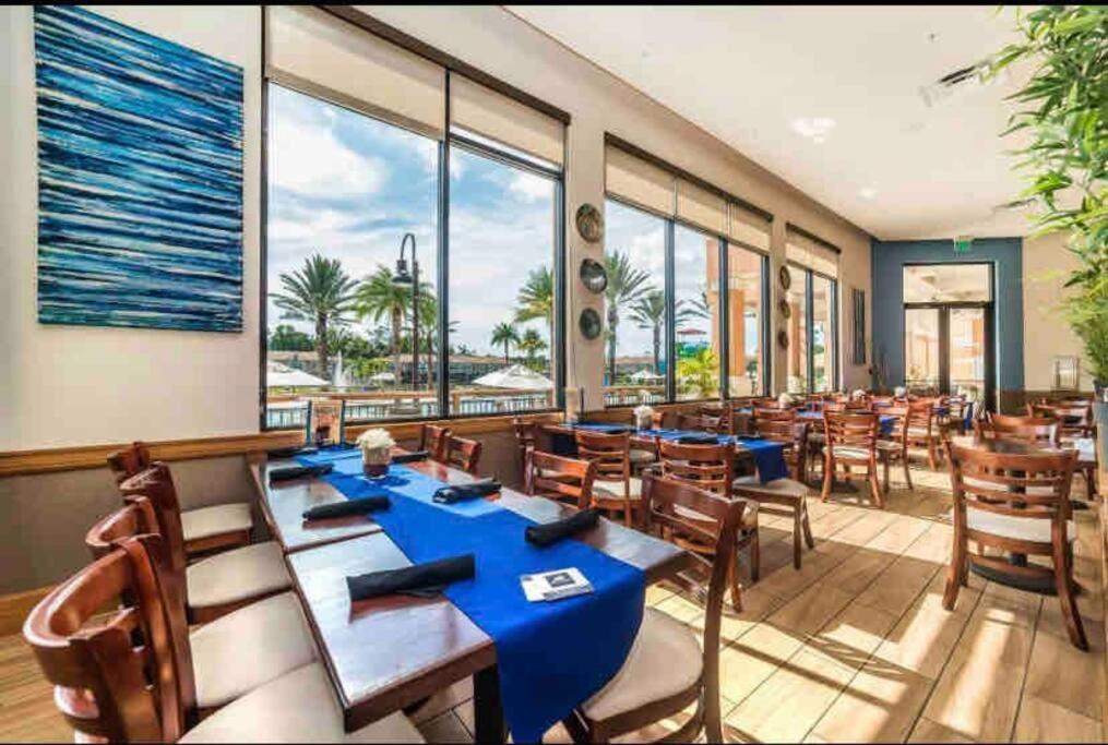 AMAZING vacation house .Mins to Disney Regal oasks