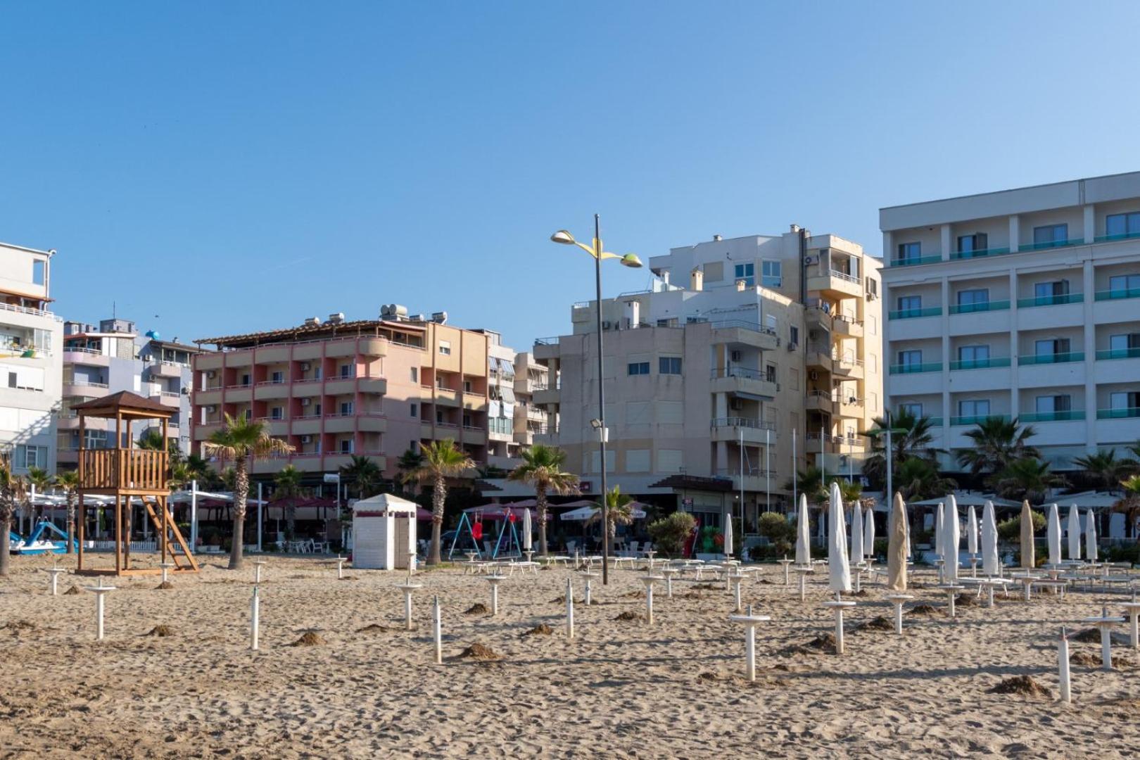Seaside Retreat - 1 bedroom apartment by the beach
