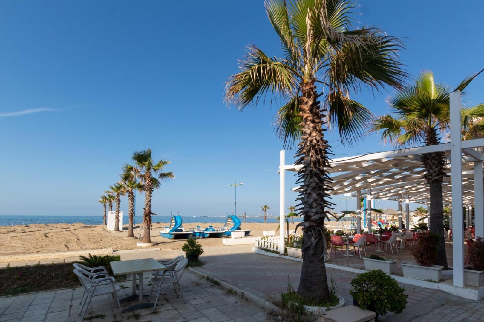 Seaside Retreat - 1 bedroom apartment by the beach