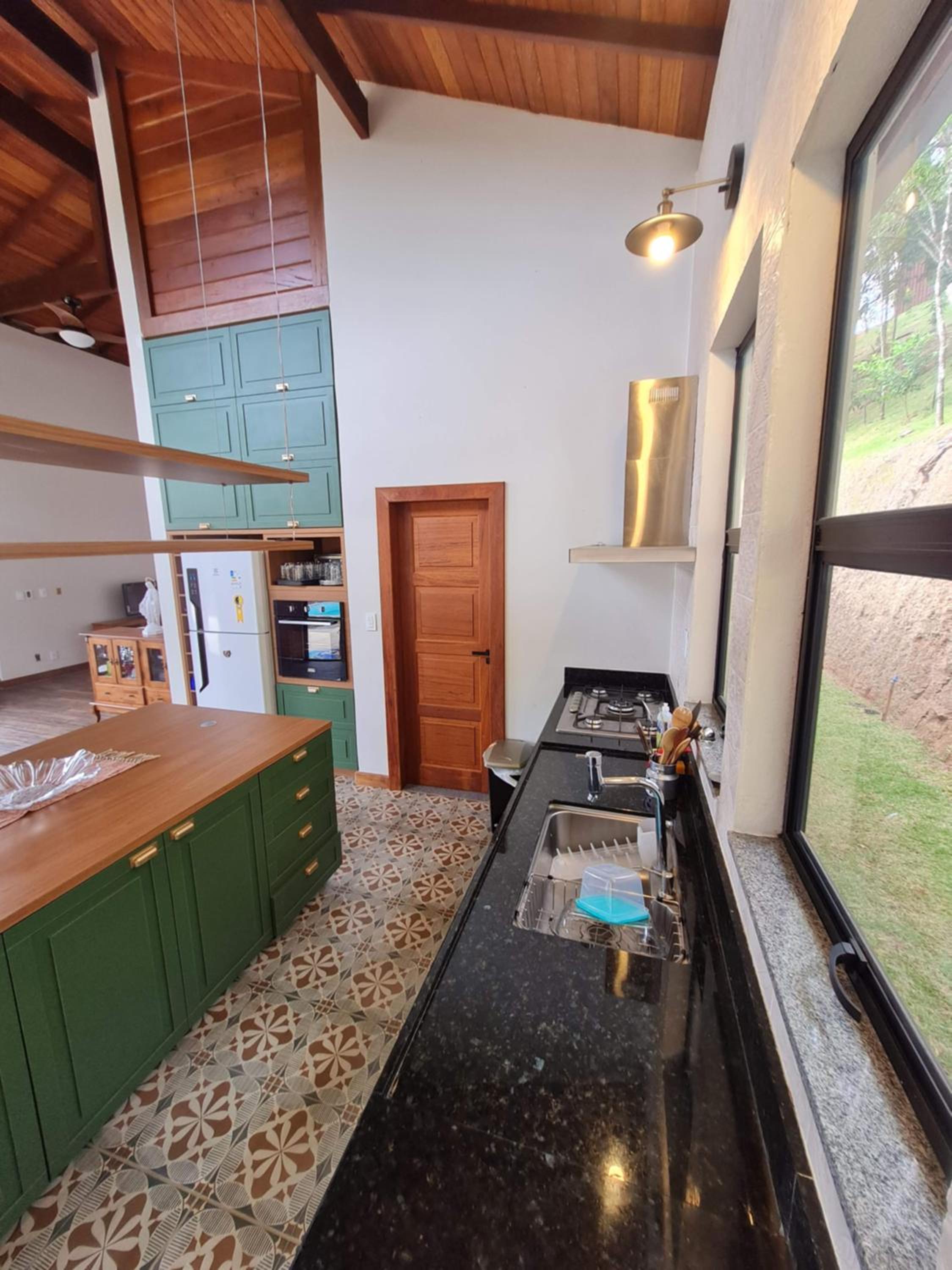 Linda Casa de Campo com Piscina na Rota dos Ipês