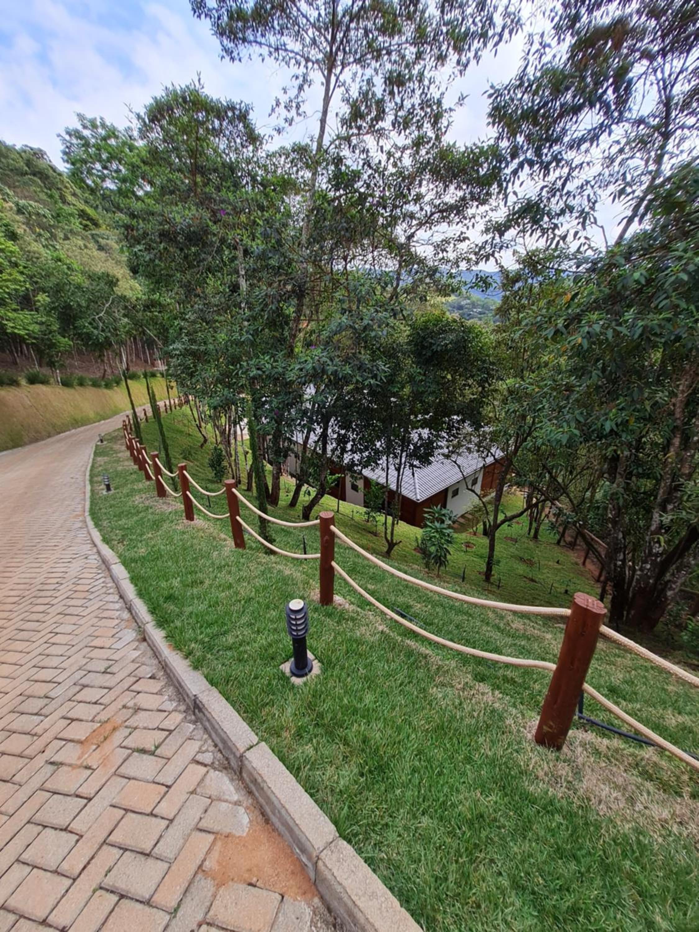 Linda Casa de Campo com Piscina na Rota dos Ipês