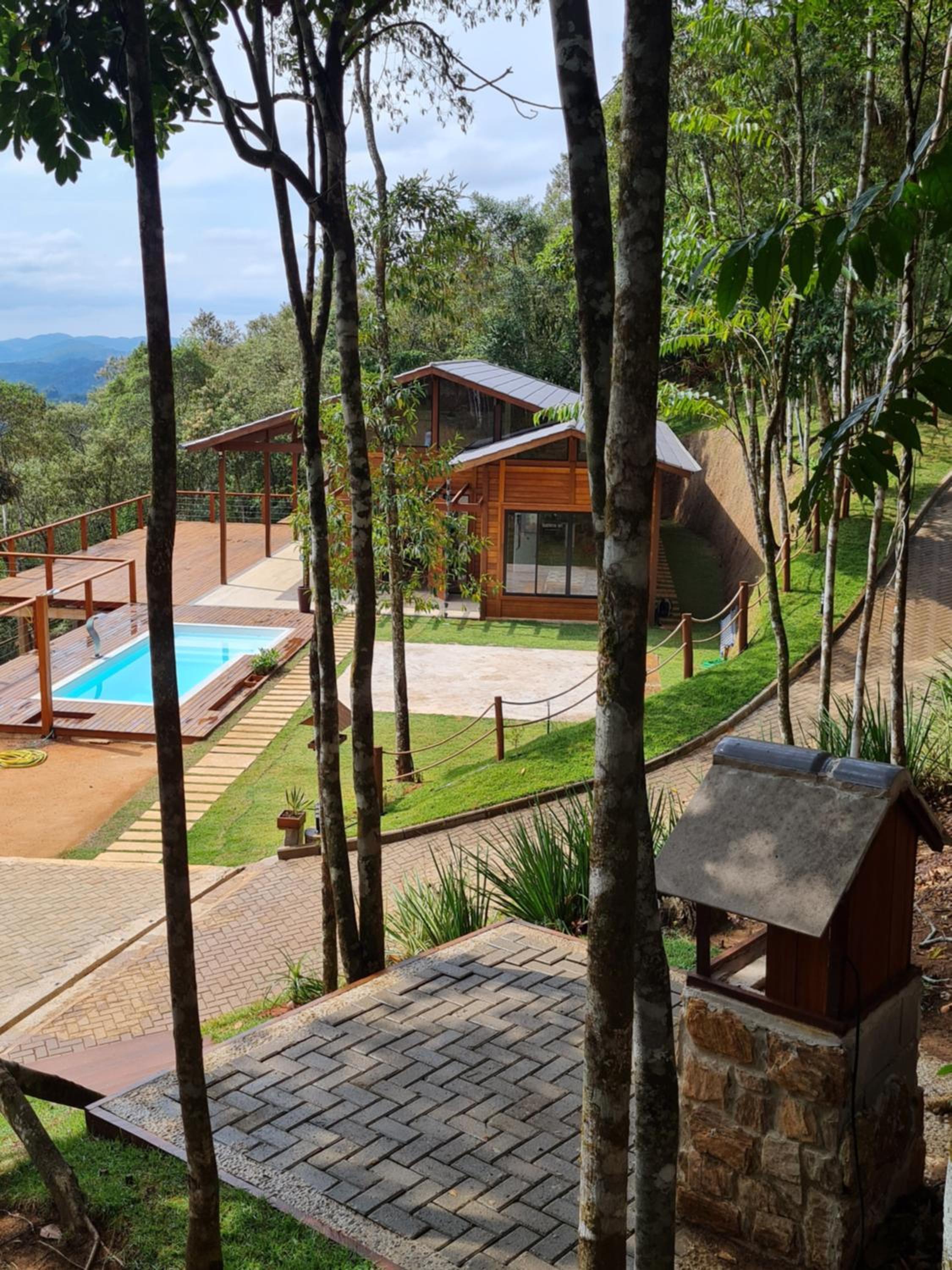 Linda Casa de Campo com Piscina na Rota dos Ipês