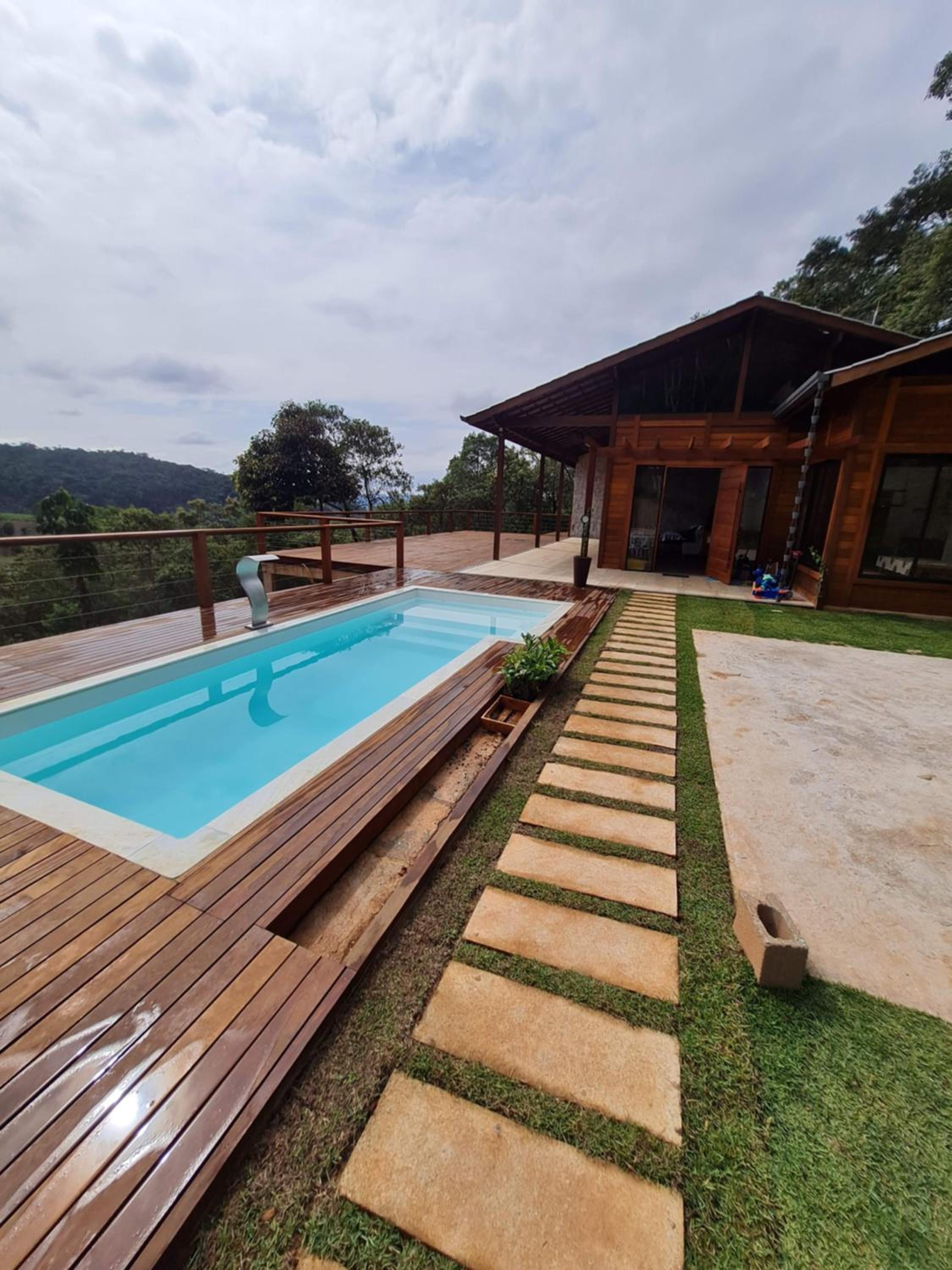 Linda Casa de Campo com Piscina na Rota dos Ipês