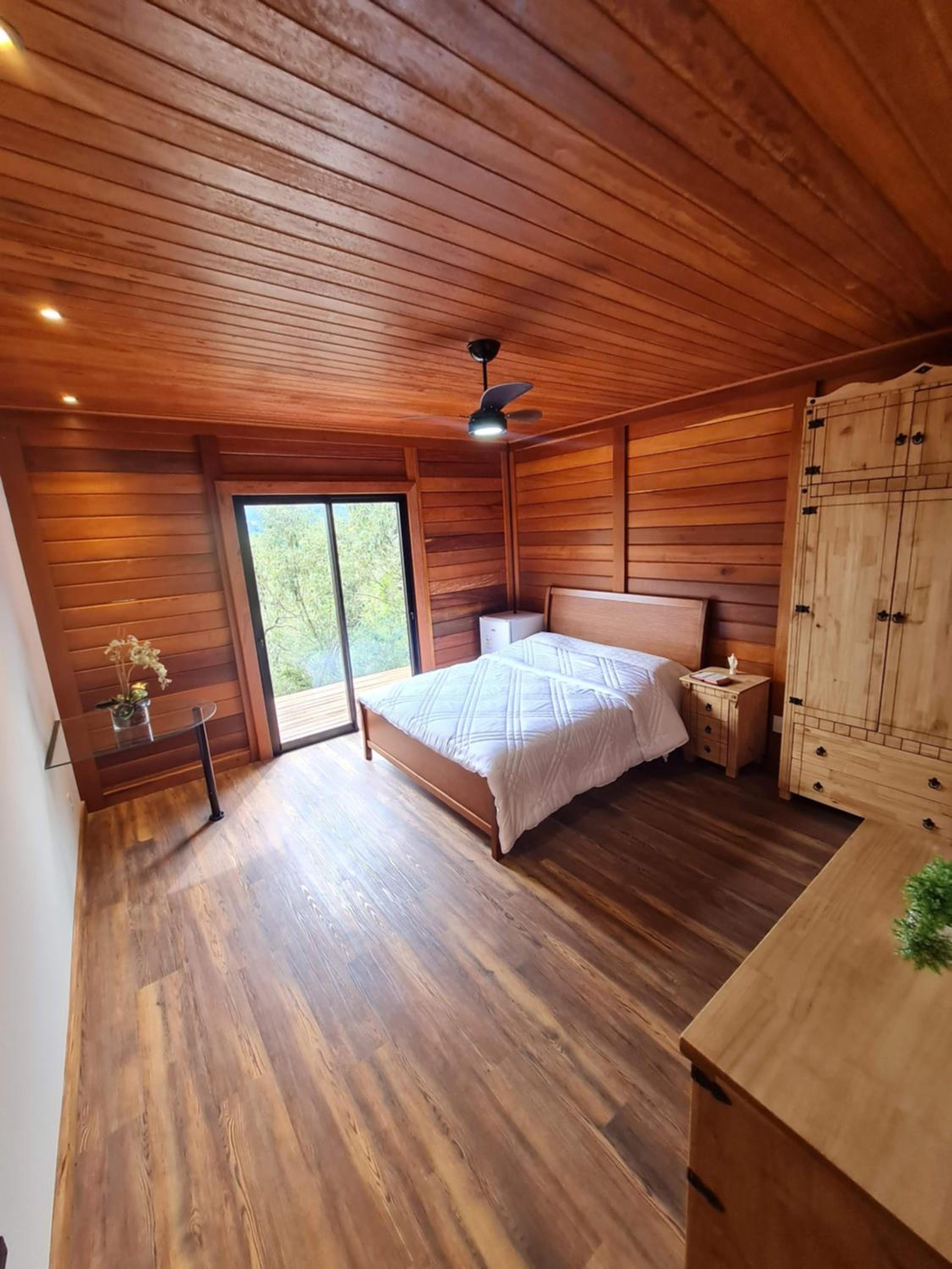 Linda Casa de Campo com Piscina na Rota dos Ipês