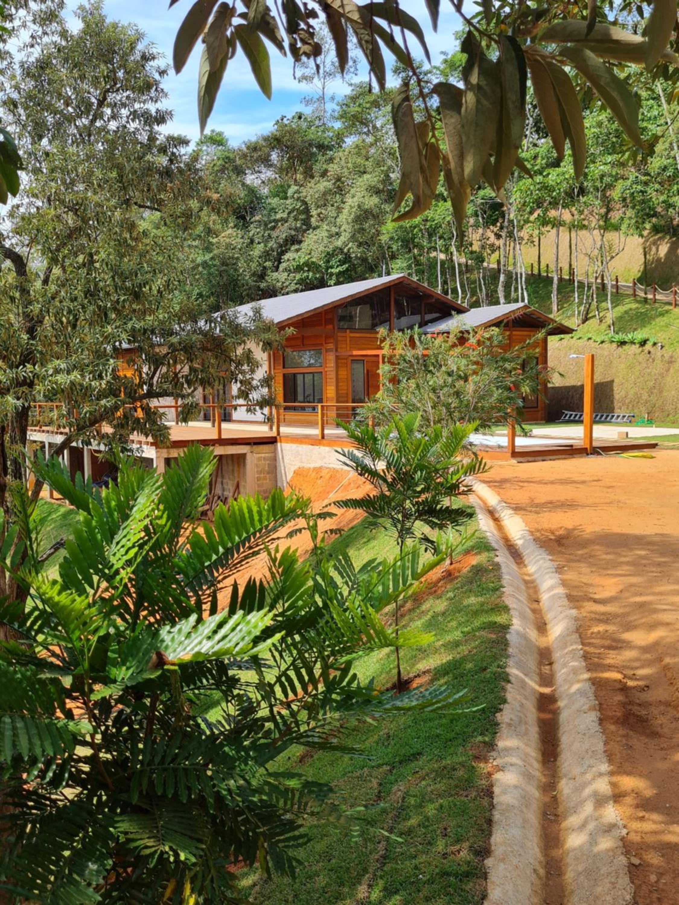 Linda Casa de Campo com Piscina na Rota dos Ipês
