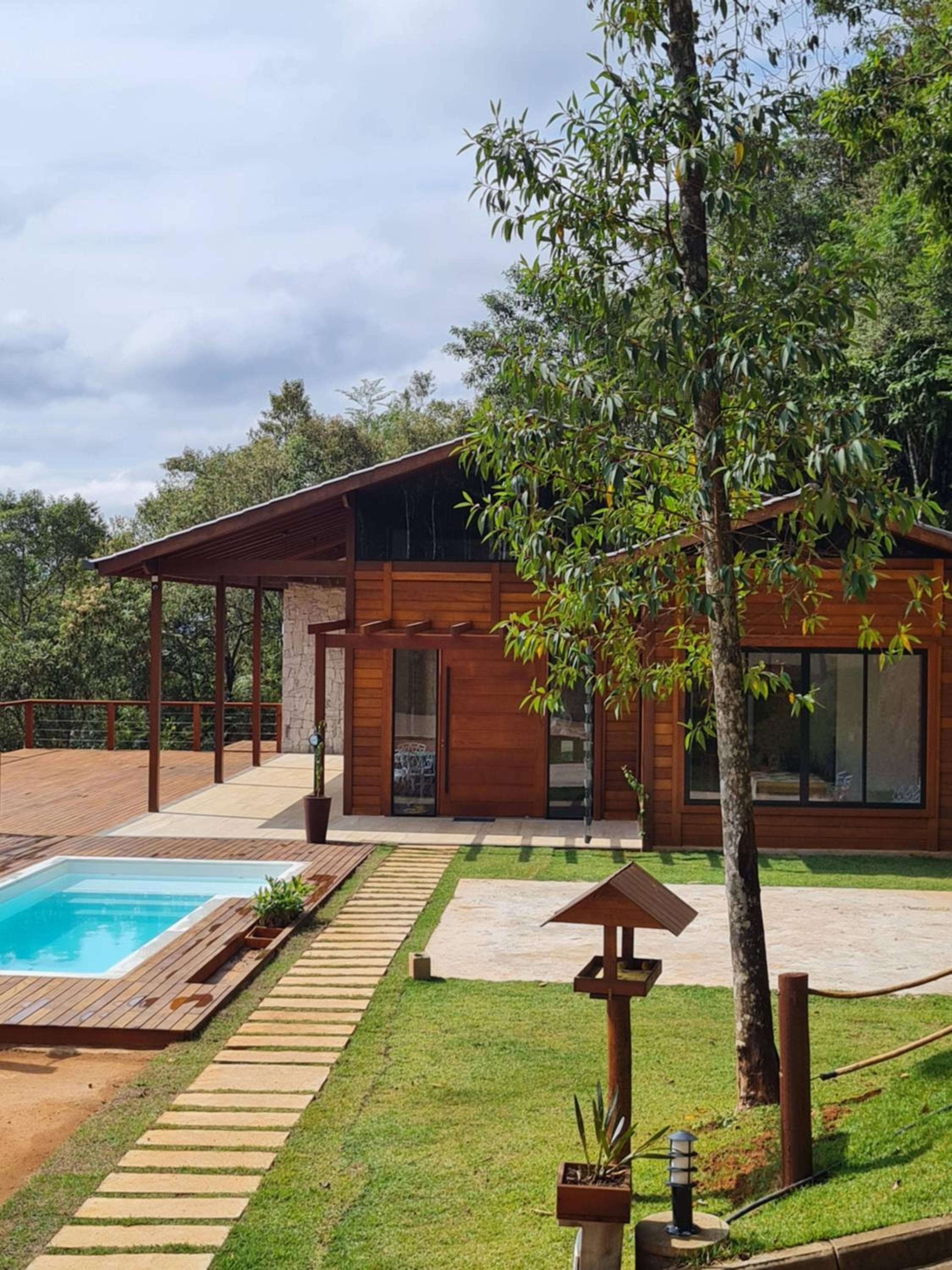 Linda Casa de Campo com Piscina na Rota dos Ipês