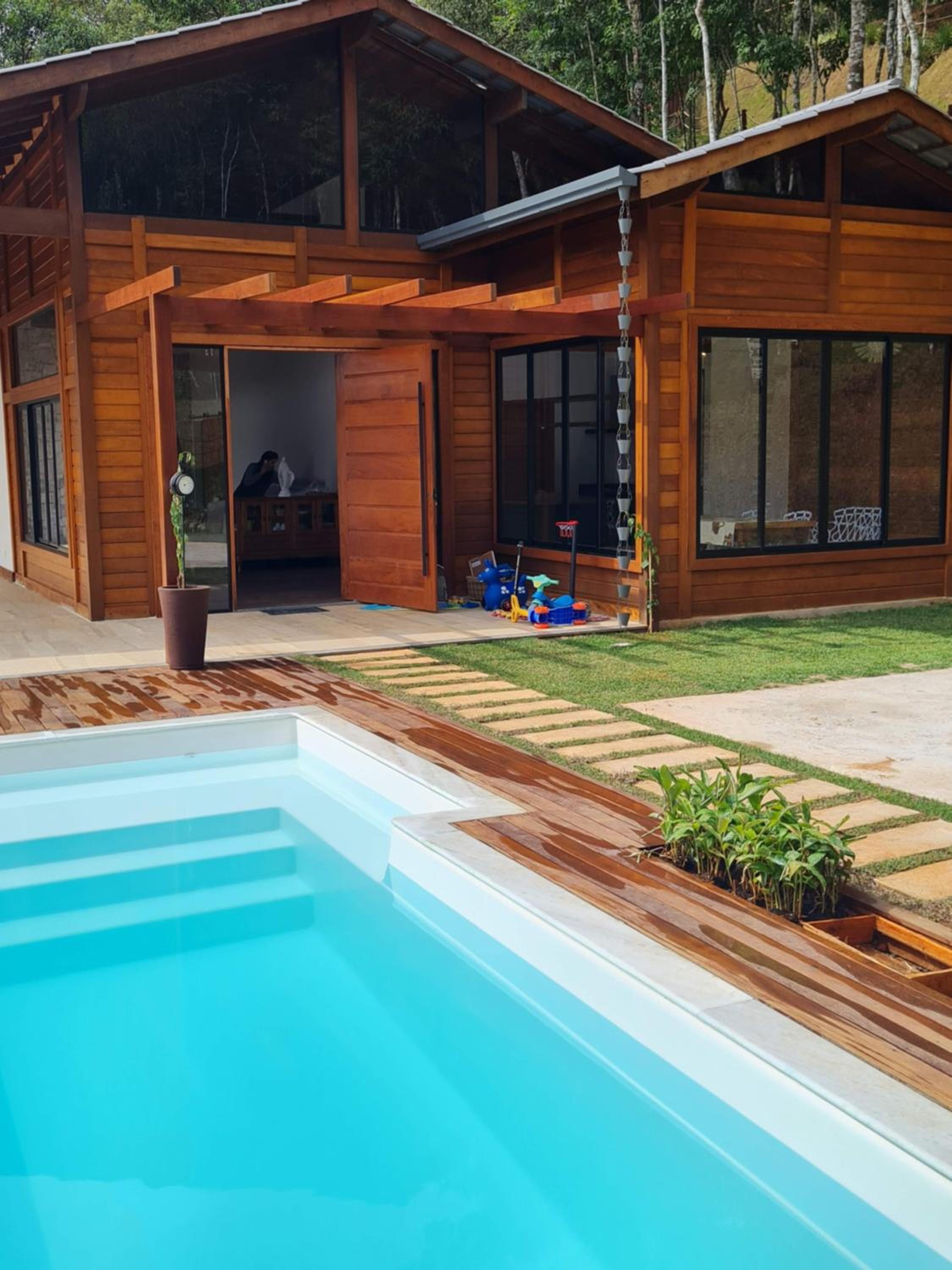 Linda Casa de Campo com Piscina na Rota dos Ipês
