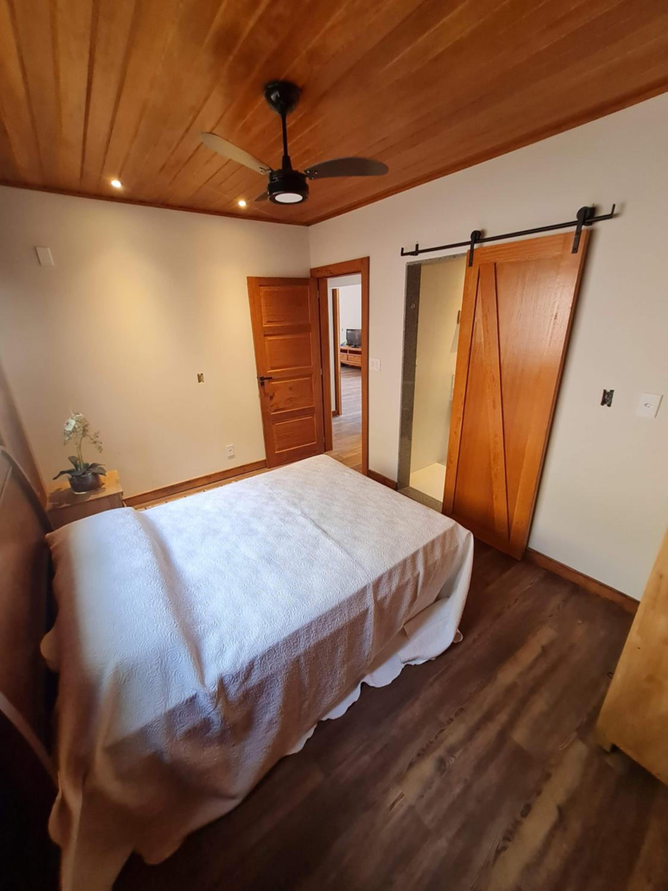 Linda Casa de Campo com Piscina na Rota dos Ipês