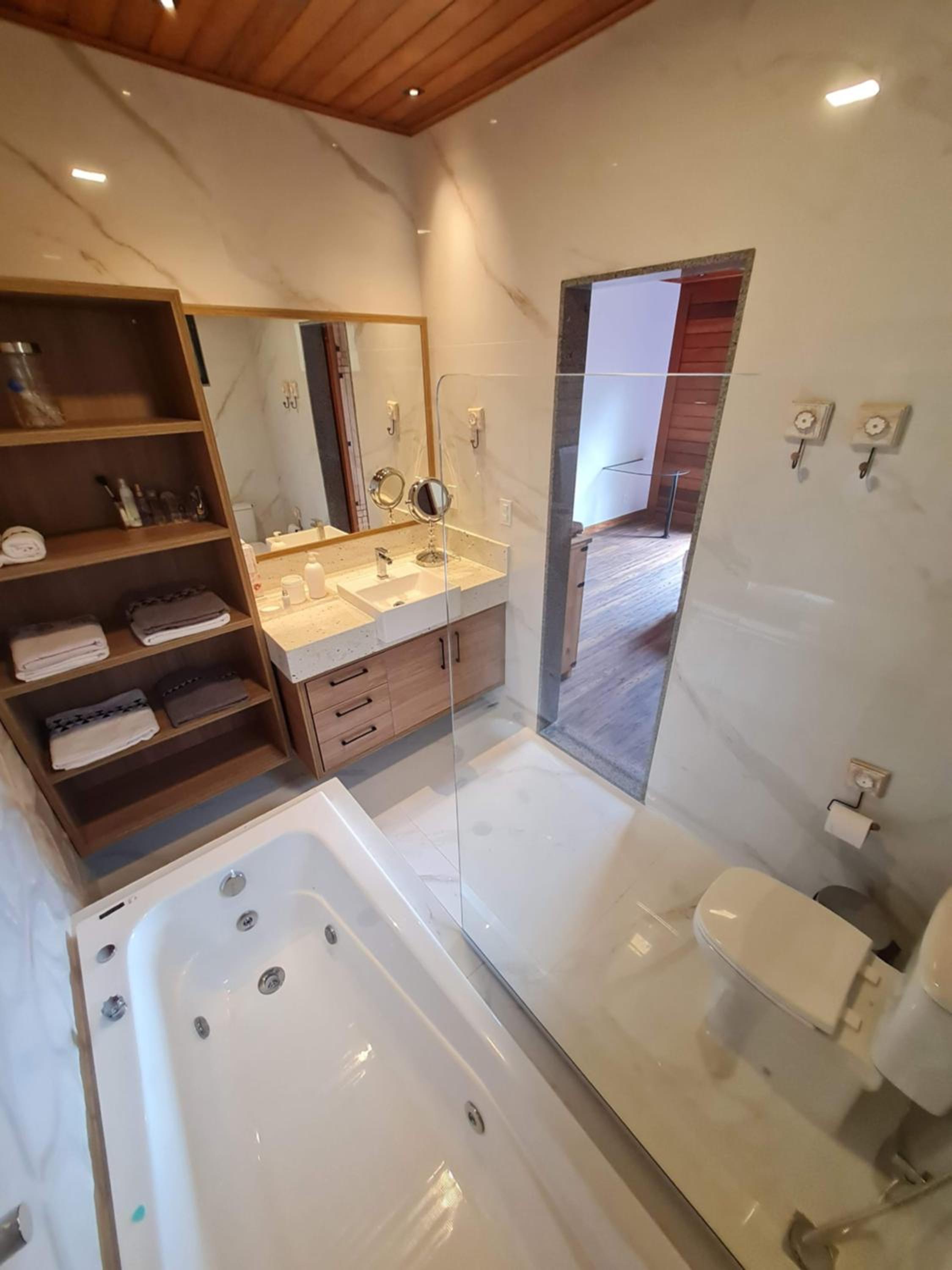 Linda Casa de Campo com Piscina na Rota dos Ipês