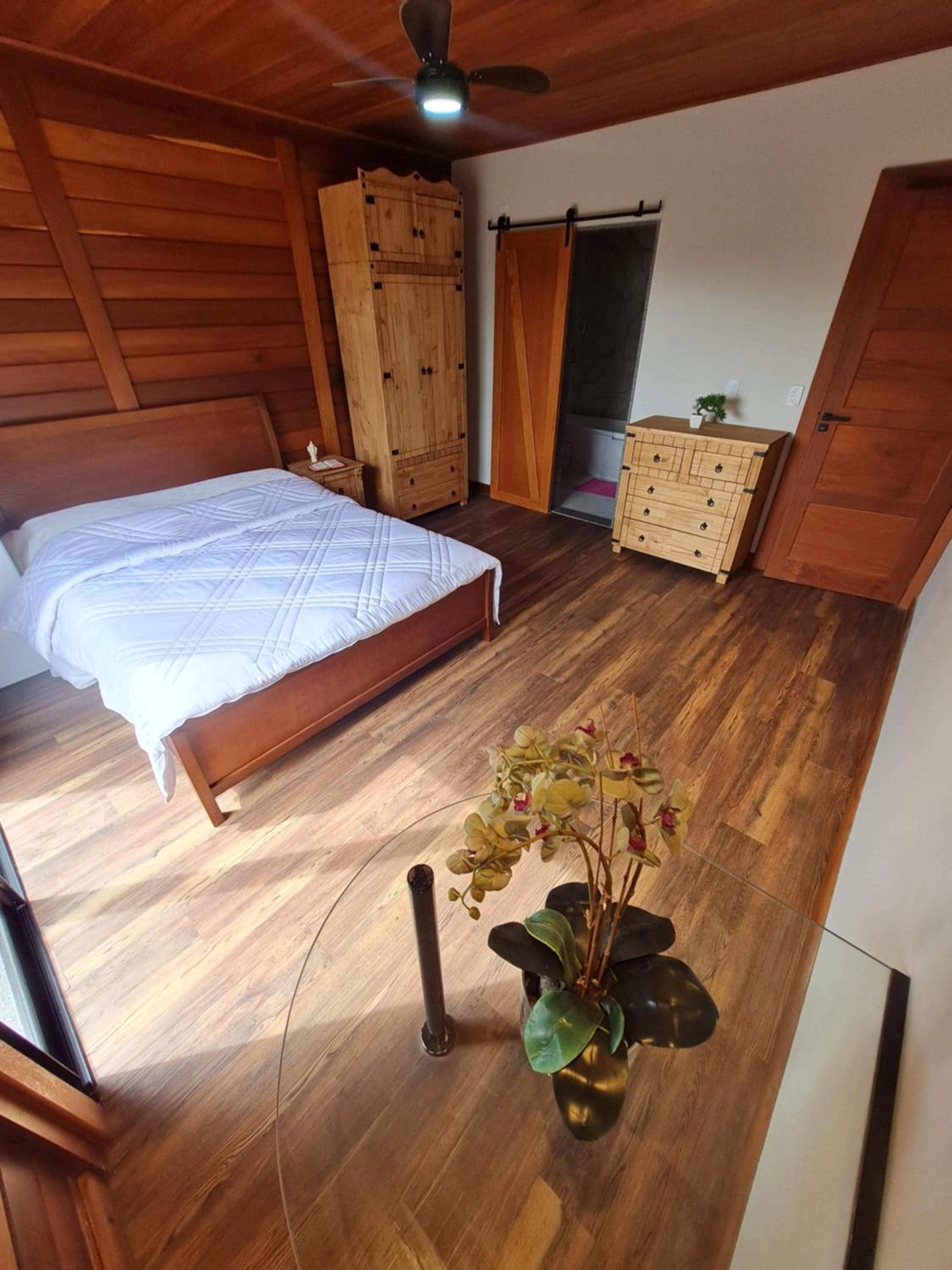 Linda Casa de Campo com Piscina na Rota dos Ipês