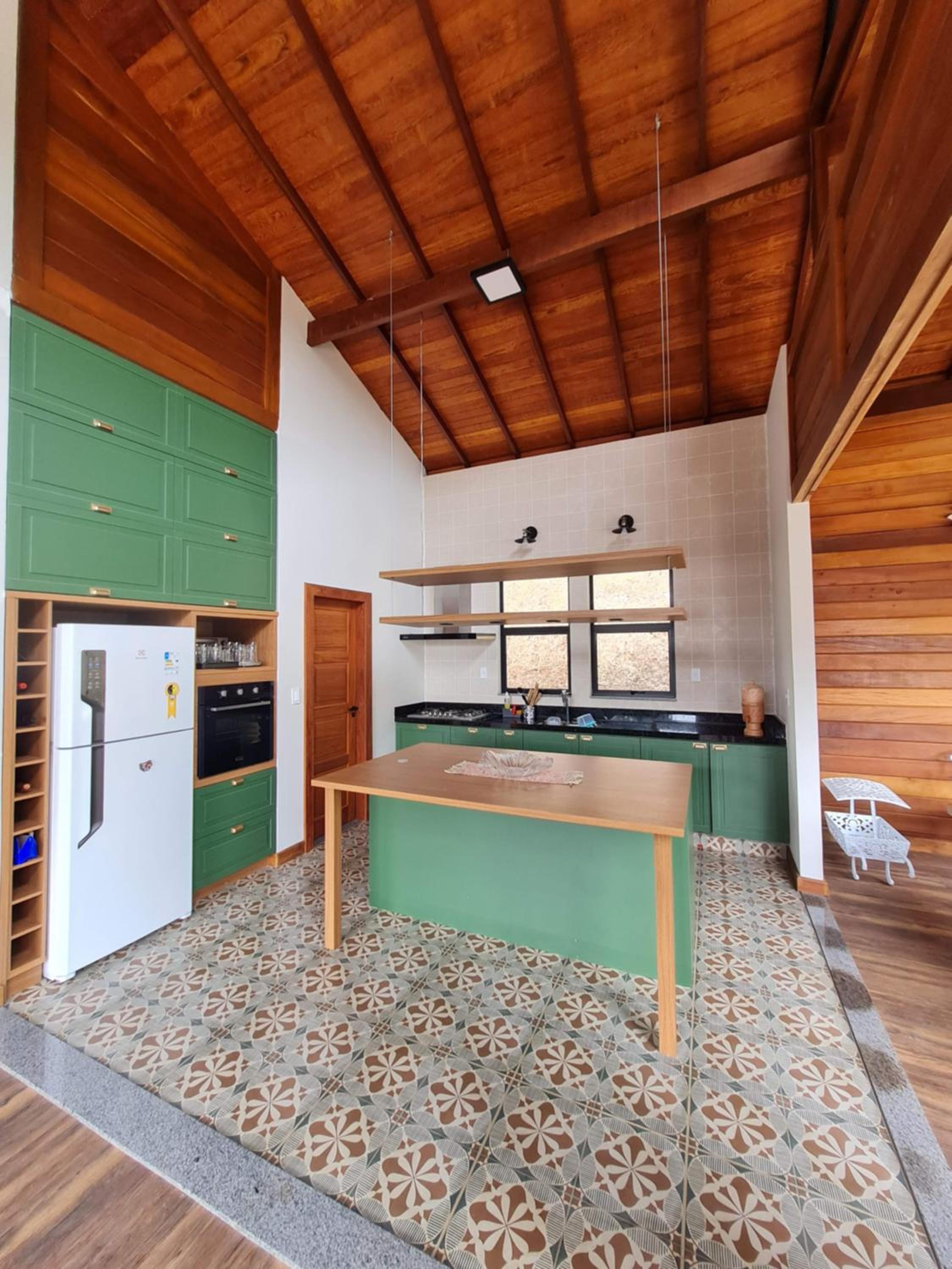 Linda Casa de Campo com Piscina na Rota dos Ipês