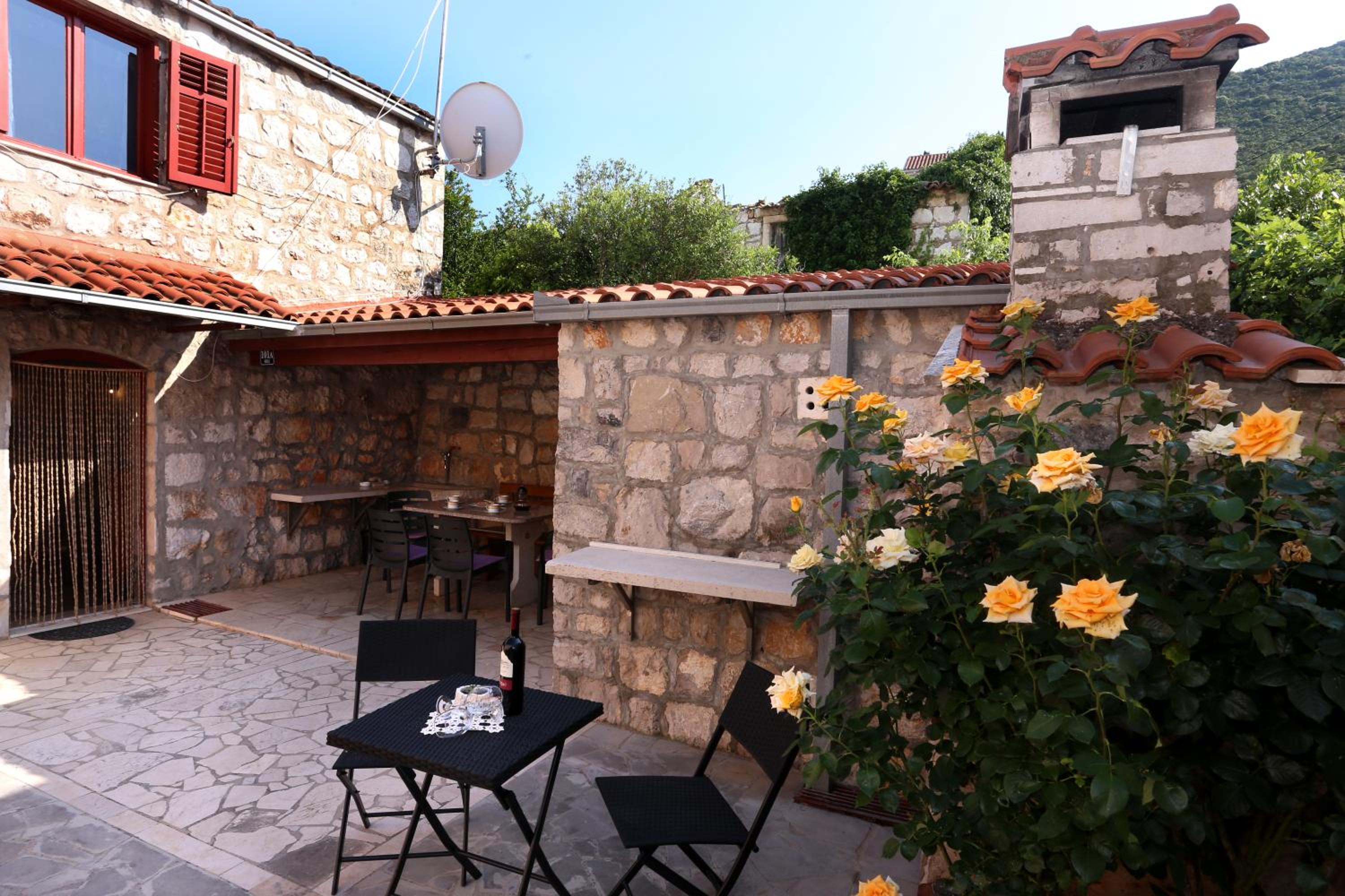 Guest House Roses view 5