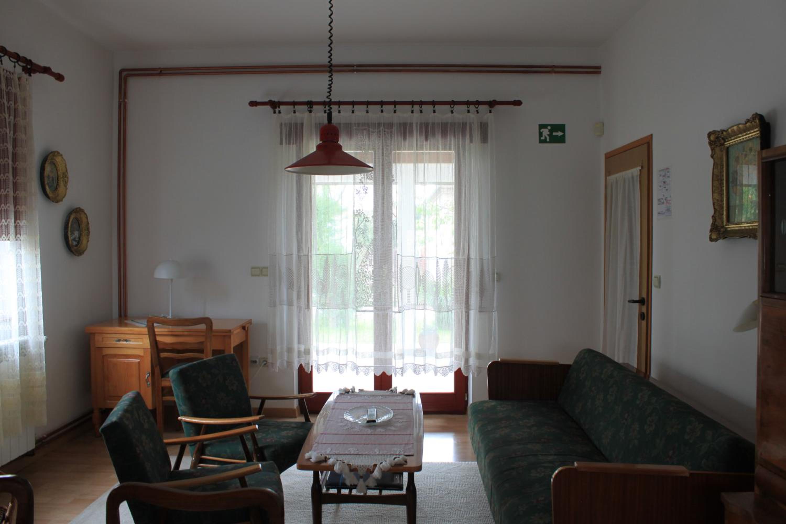 Boulevard Garden House - Free and save parking in the locked yard view 5