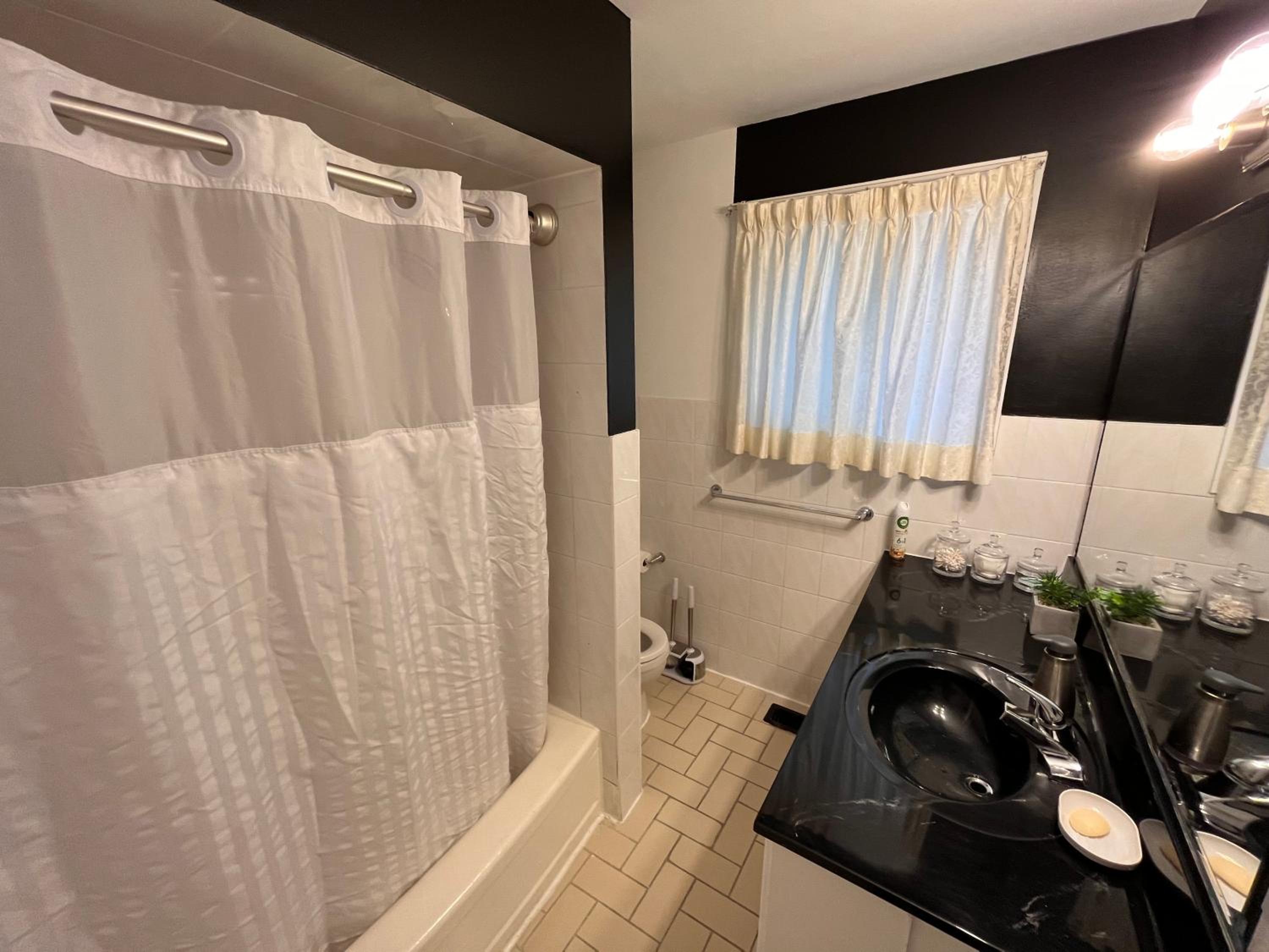 IKONSTAY Harmony Private Room Toronto