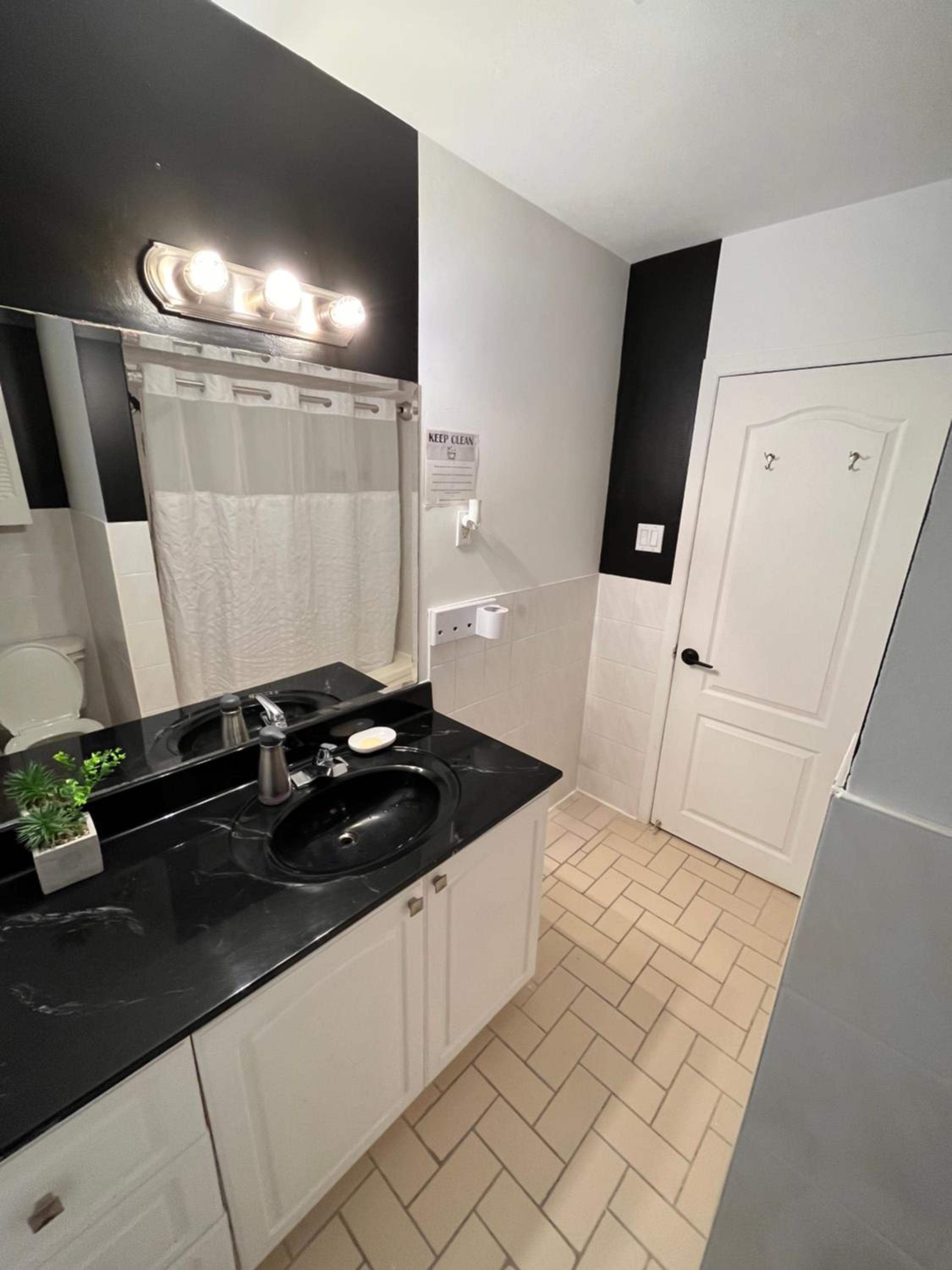 IKONSTAY Harmony Private Room Toronto