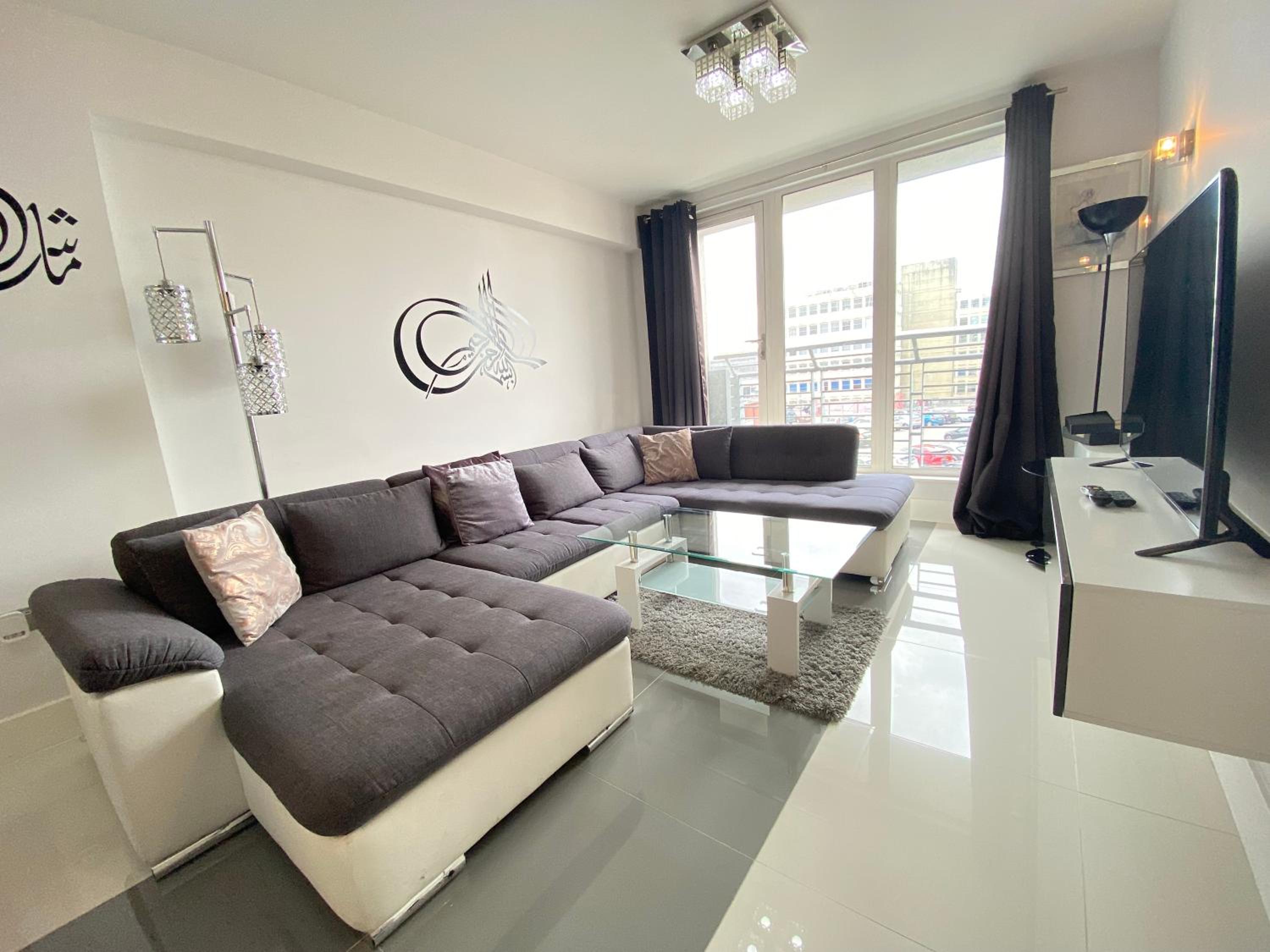 Contemporary City Centre Apartment in The Aspect view 2