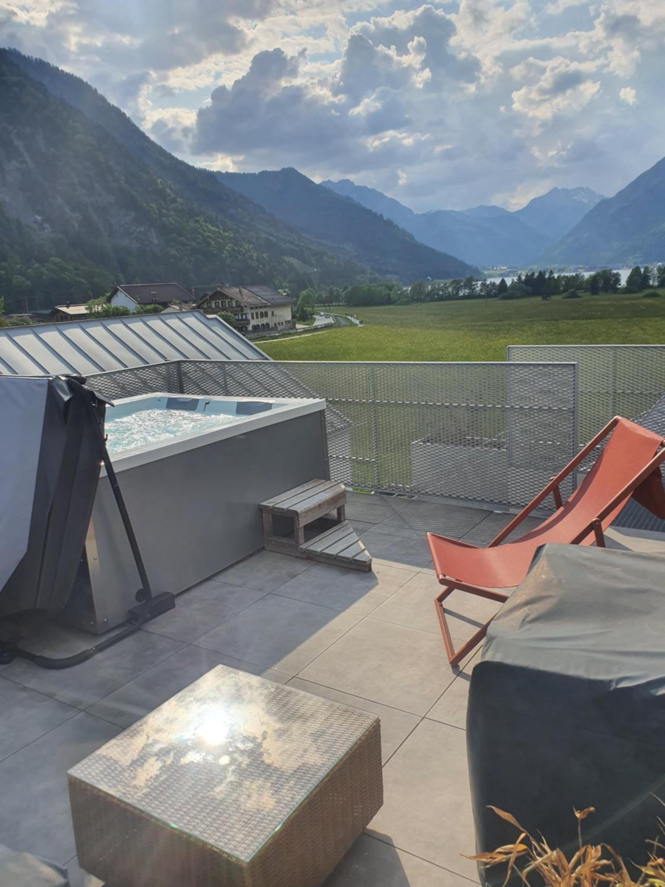 Modern Alpine Penthouse with Lake View