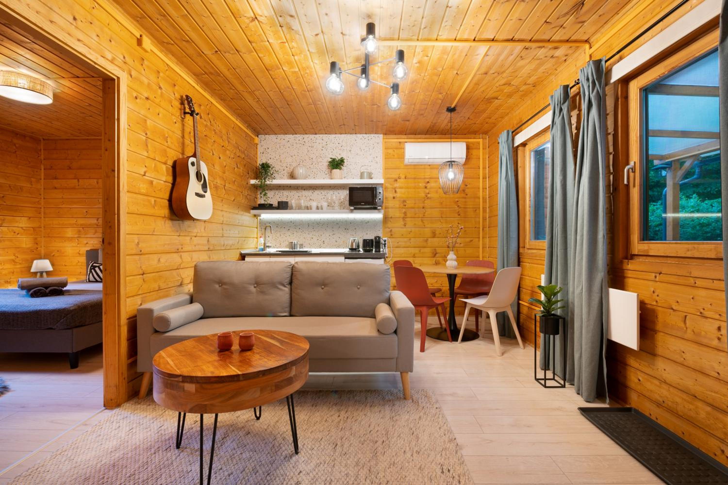 Chillout Apartman Noszvaj view 5
