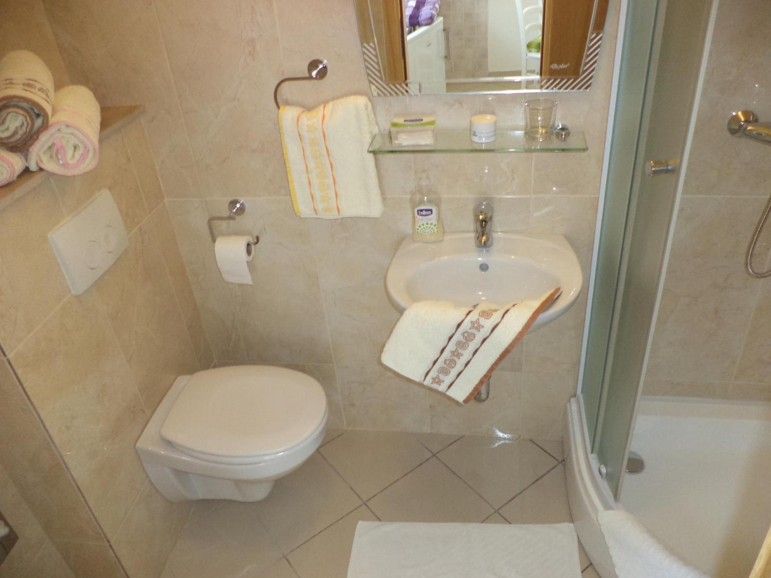 Apartments & Rooms Abba