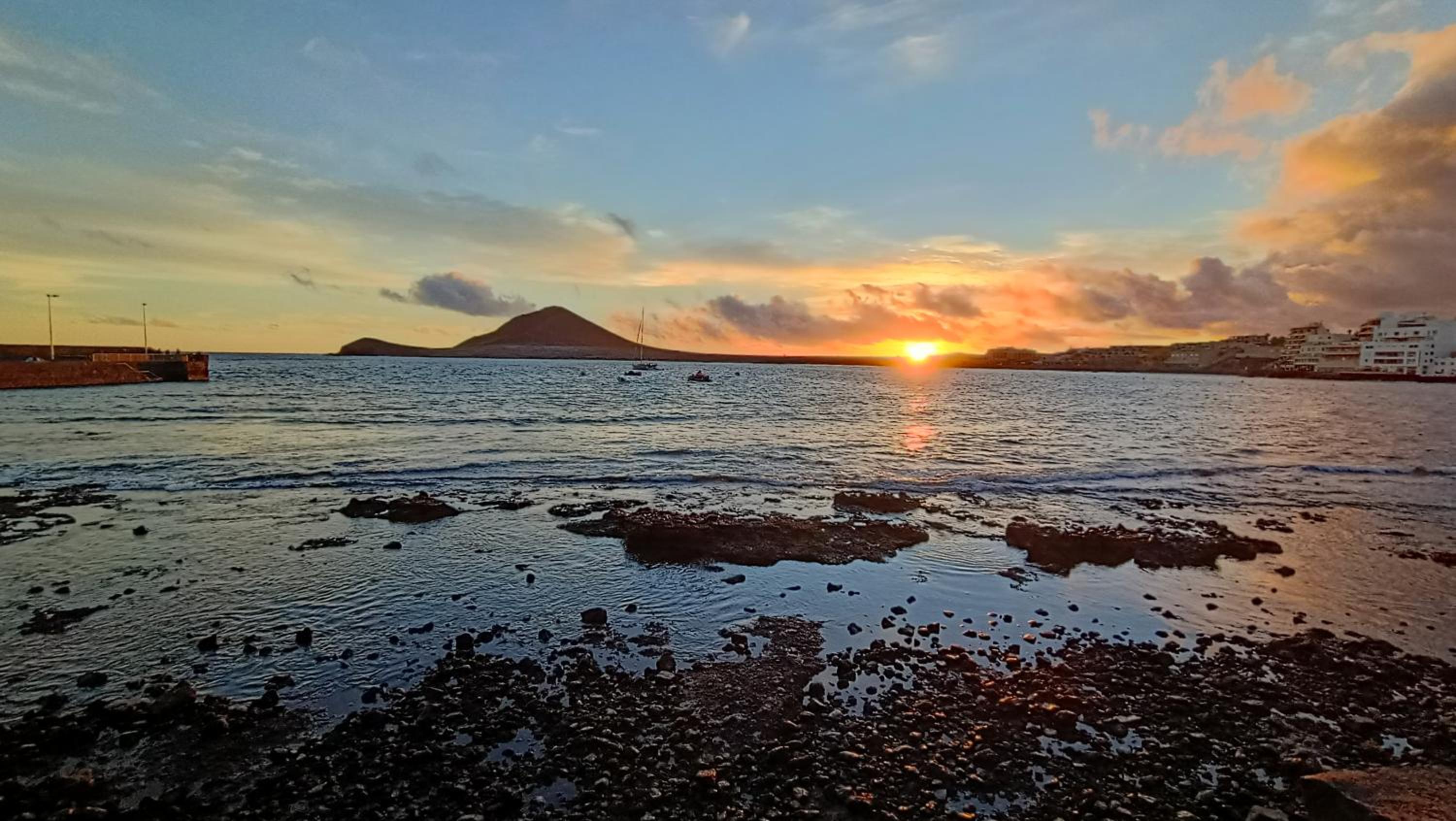 Alquilaencanarias- Medano Beach Tarajal view 3