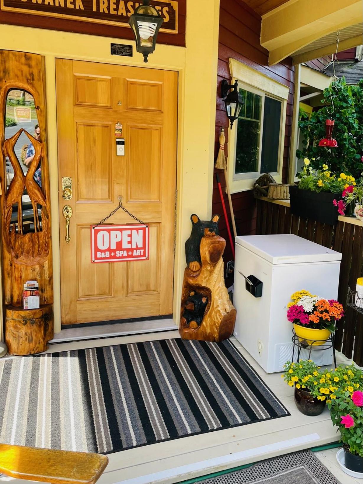 The Tuwanek Bed and Breakfast
