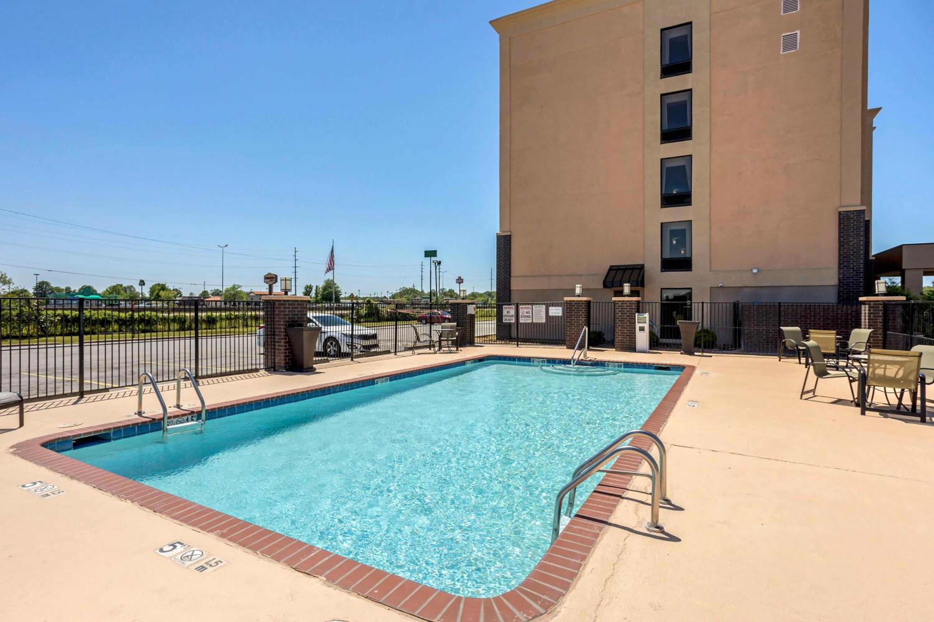 Jonesboro Vacations - Best Western Plus Jonesboro Inn  Suites - Property Image 9