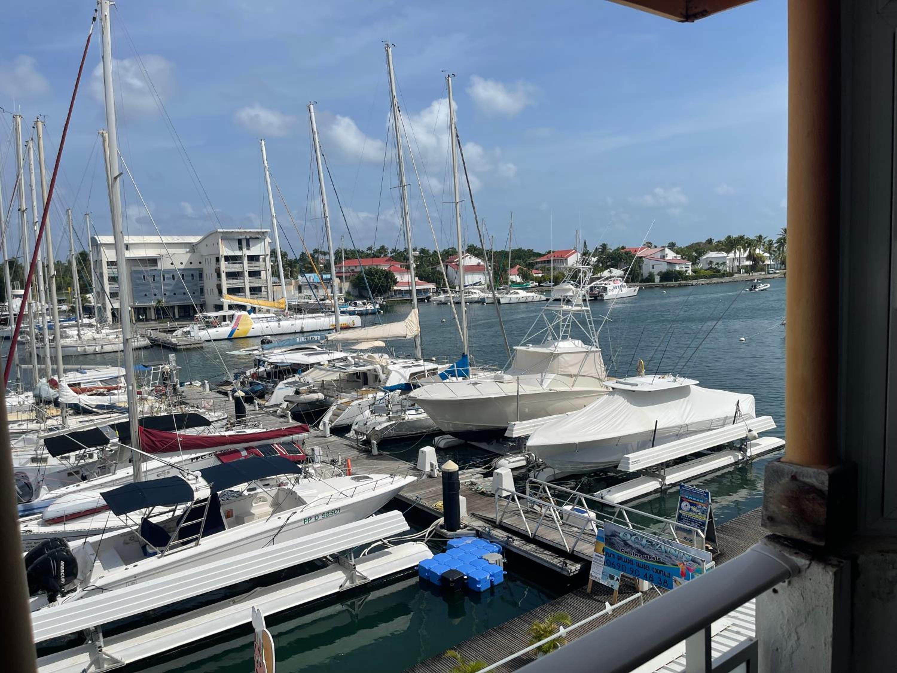 studio balcon très belle vue marina view 2