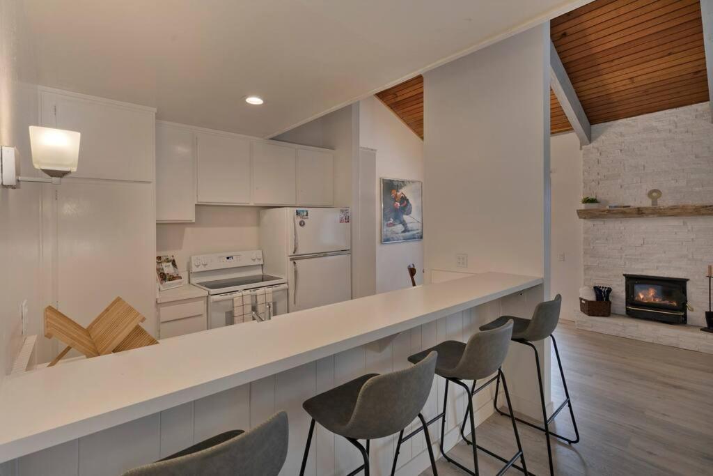Spring into our Brand New Modern Mammoth Cabin! view 4