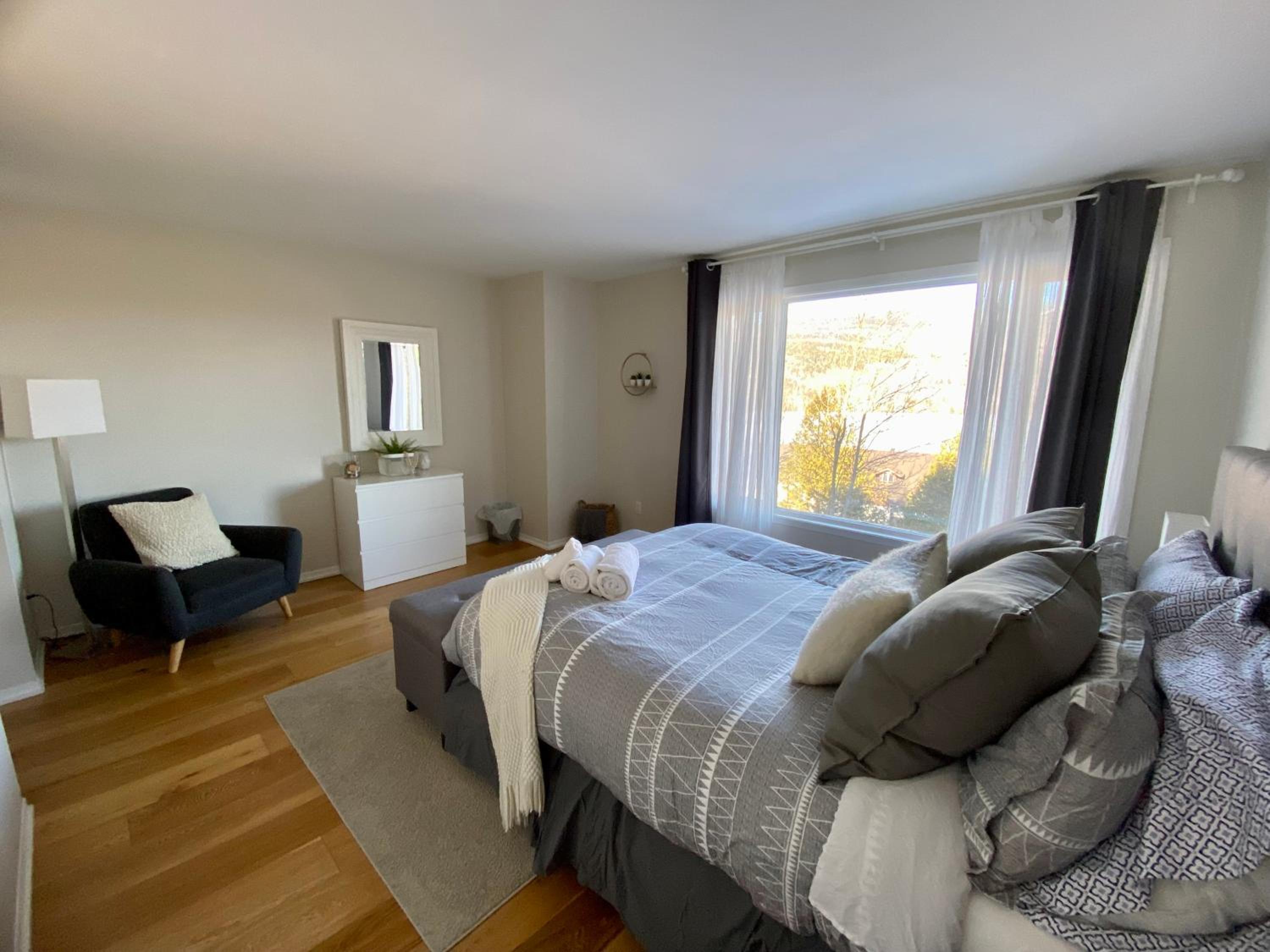 Mountain view fully renovated 6-8 people condo