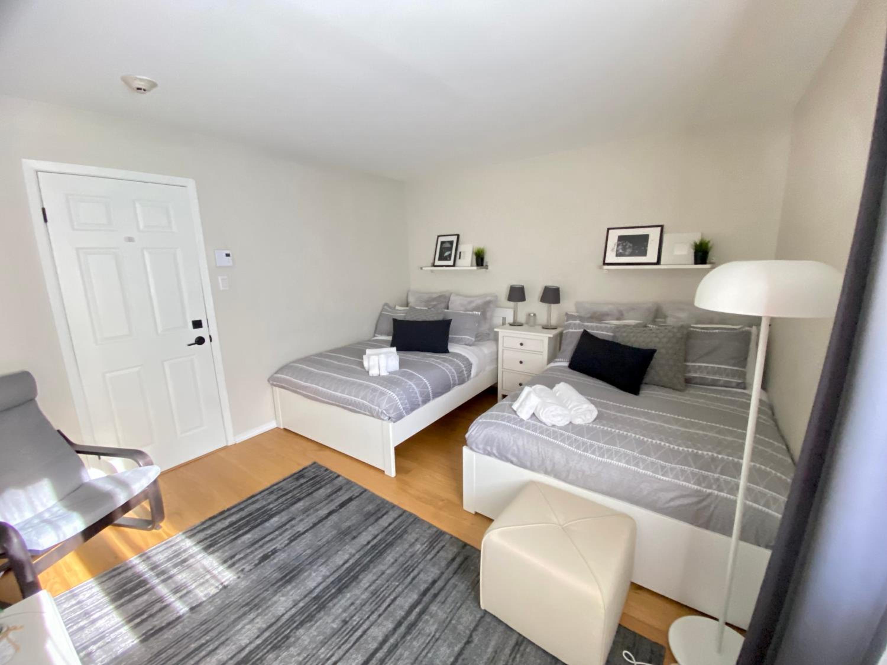 Mountain view fully renovated 6-8 people condo