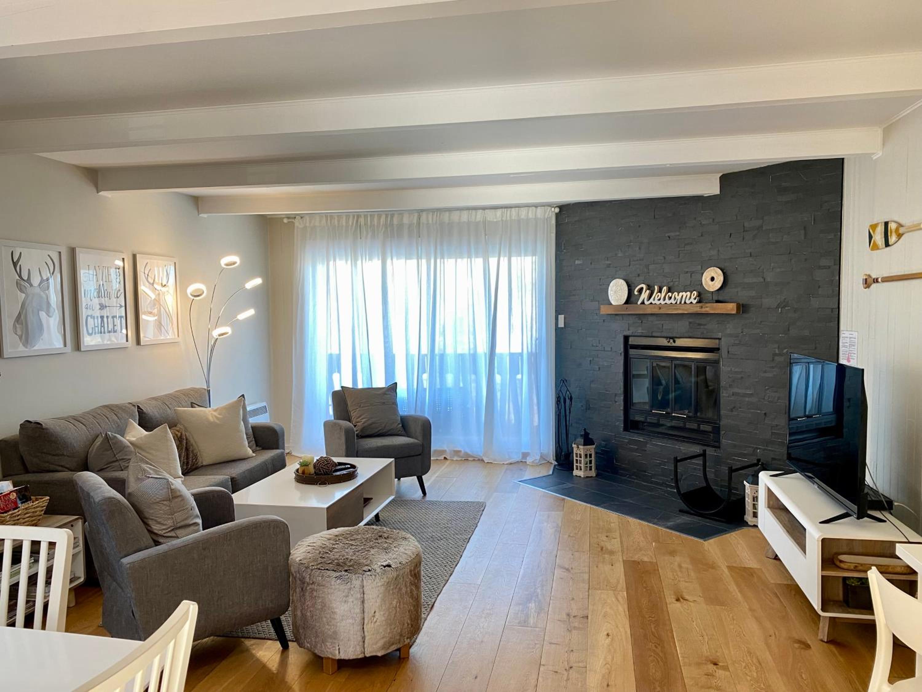 Mountain view fully renovated 6-8 people condo