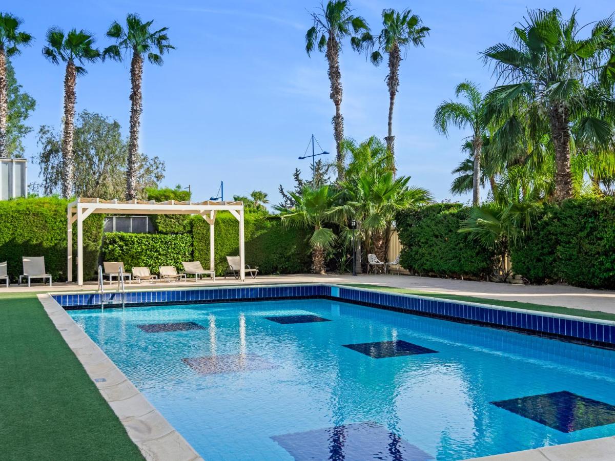 Sanders Marathon - Cute 2-Bedroom Apartment with Shared Pool