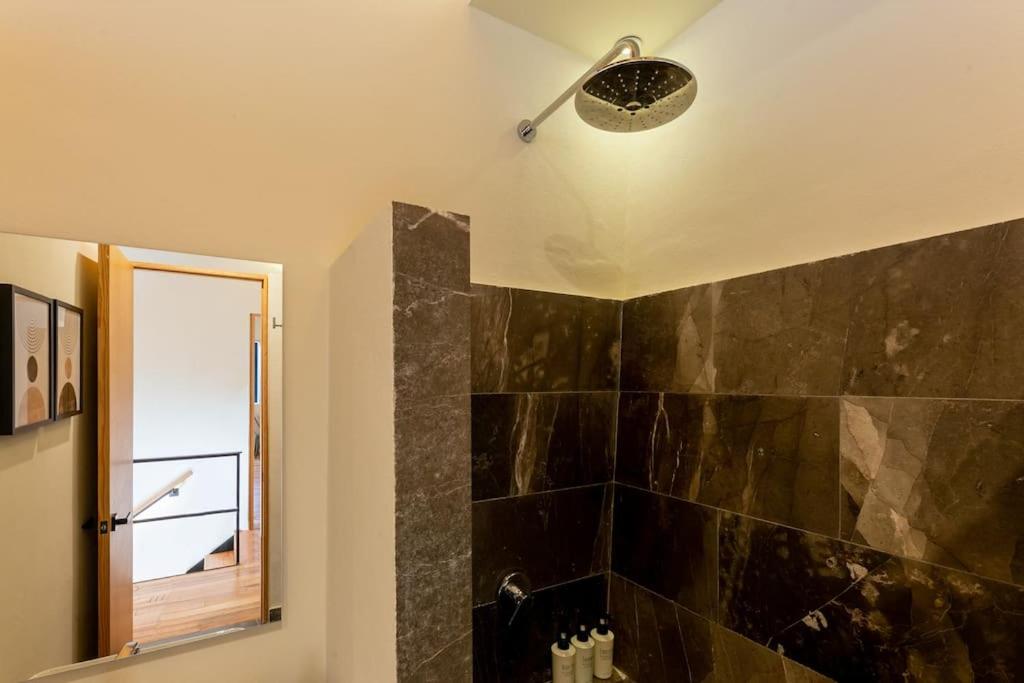 Magnificient downtown apartment photo 2