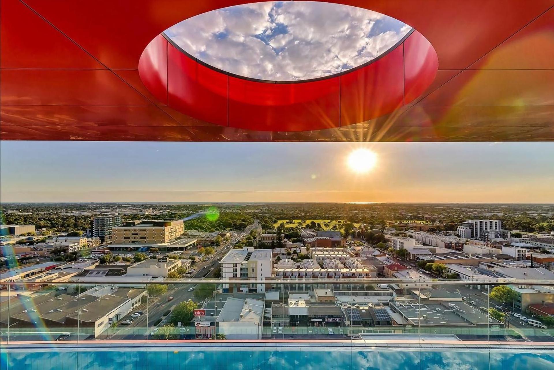 Isaac - The Cityscape View Apartment