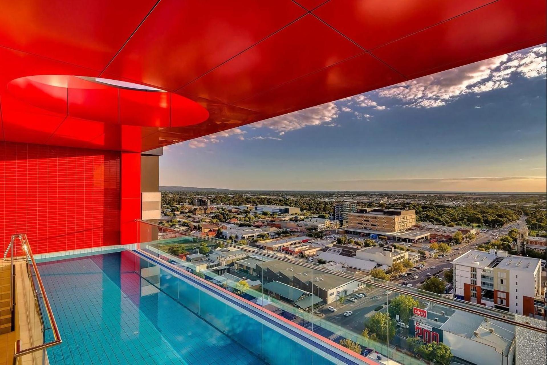 Isaac - The Cityscape View Apartment