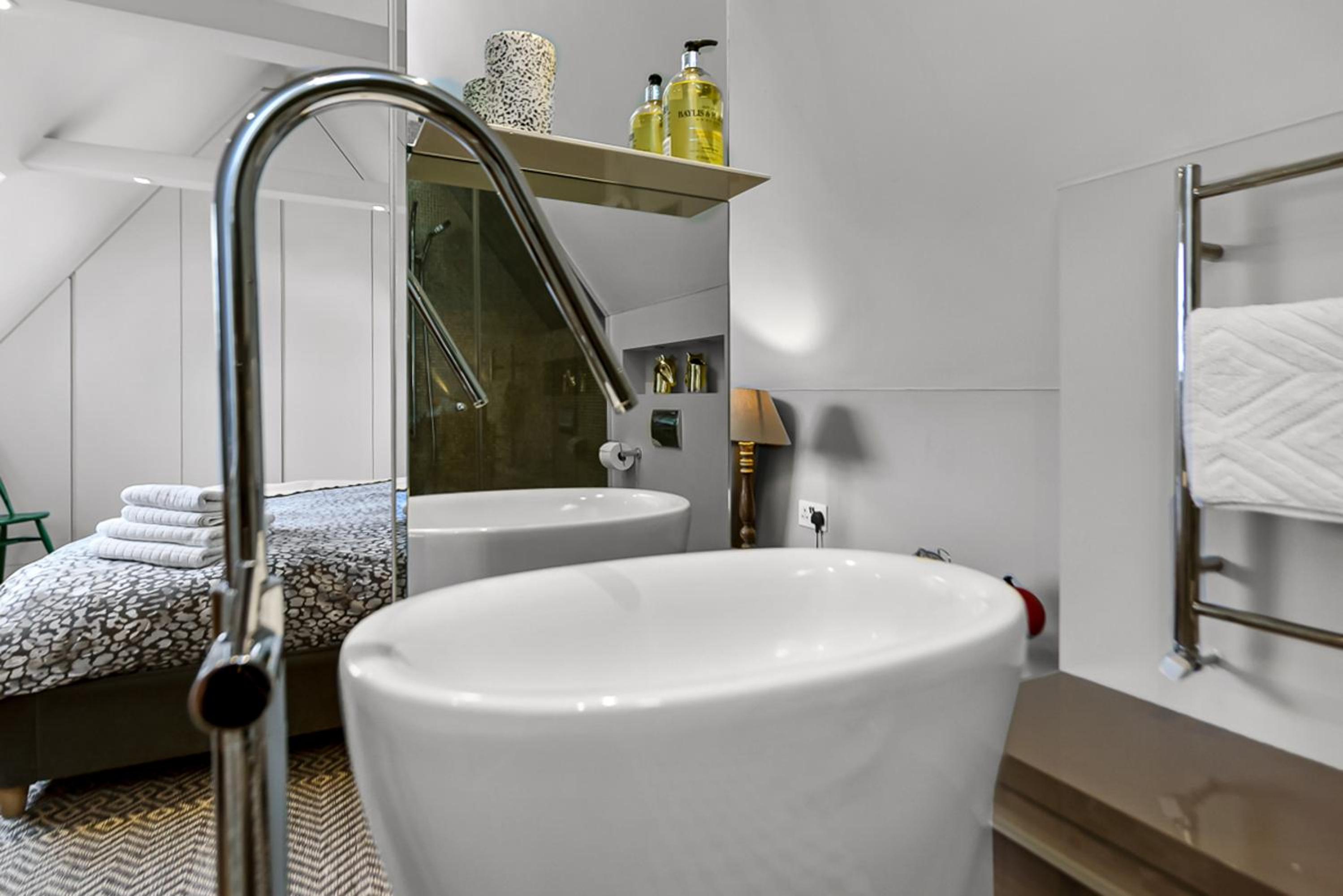 Woodbridge House Apartment