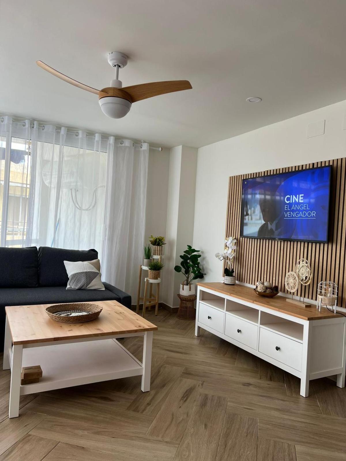 Beachfront Salou apartment with sea view