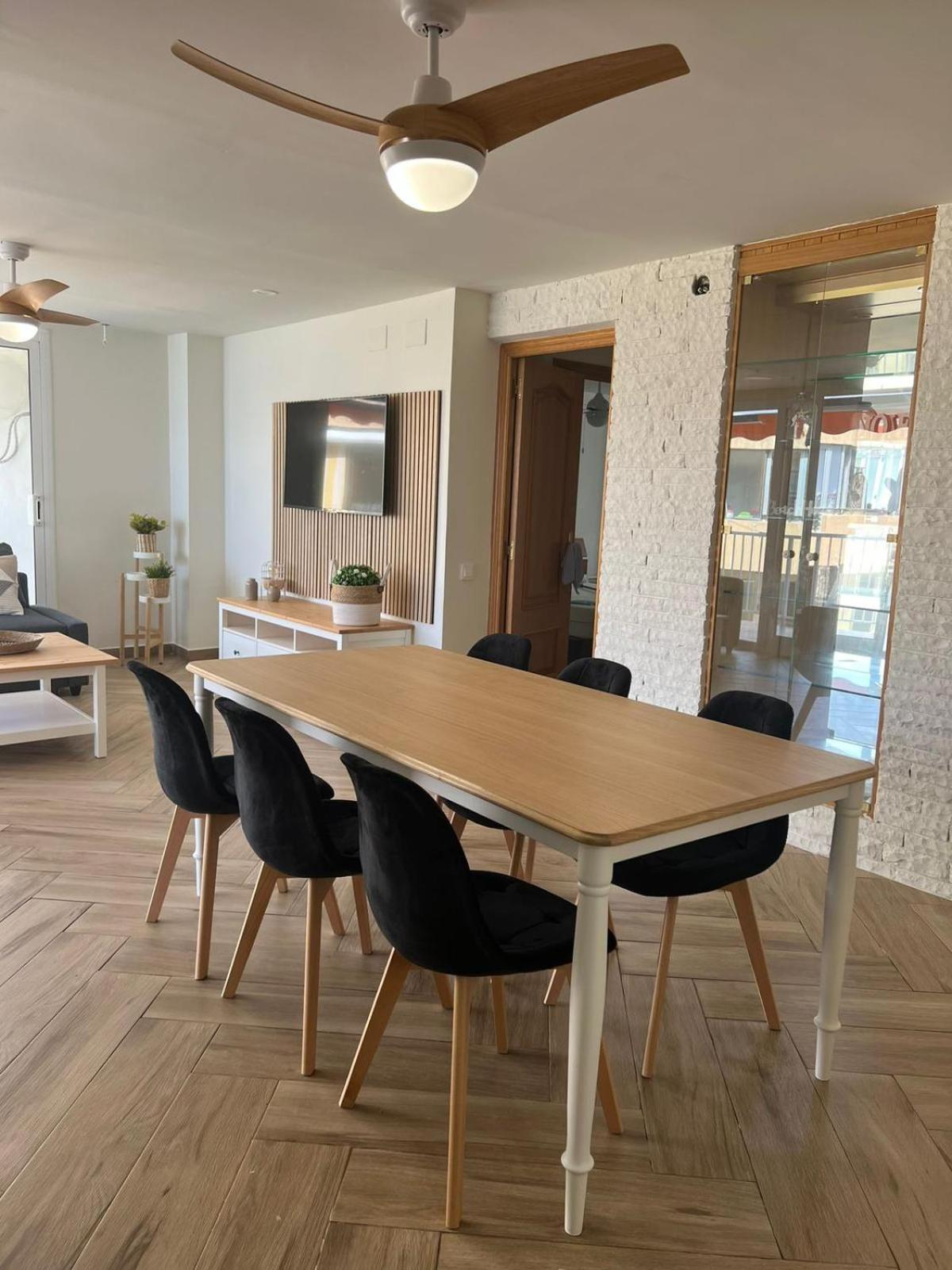 Beachfront Salou apartment with sea view